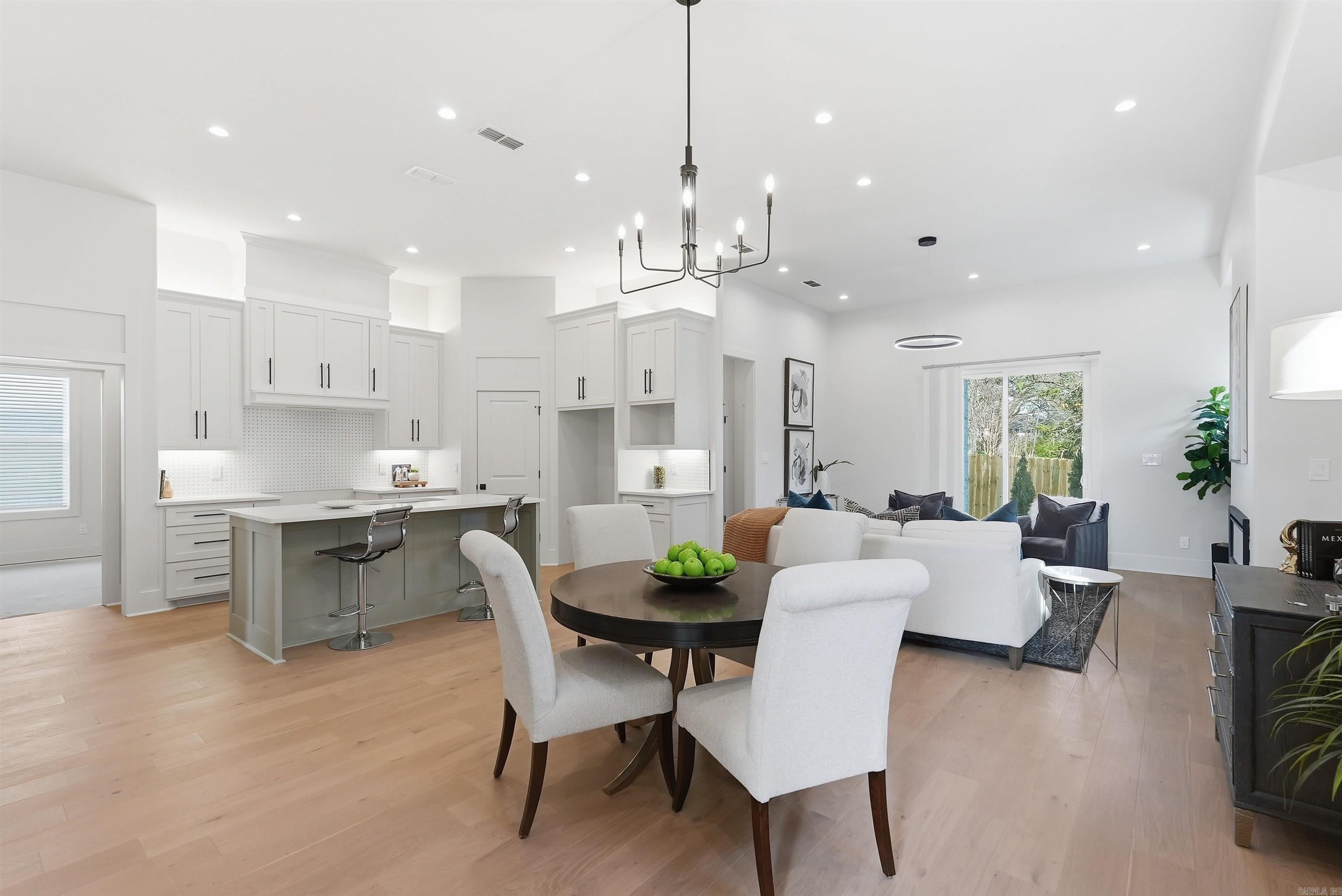 MERGERON COURT - Residential