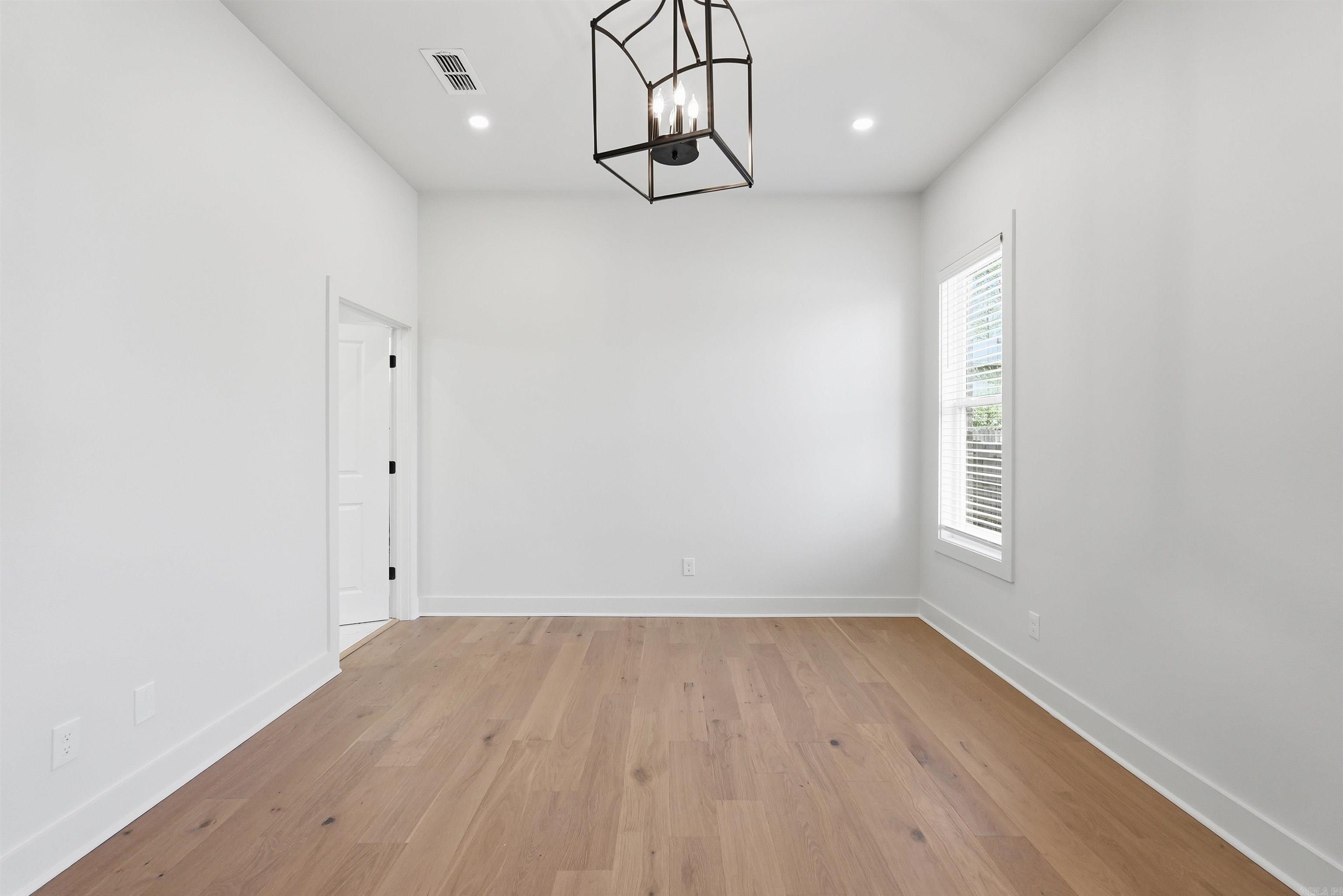 MERGERON COURT - Residential