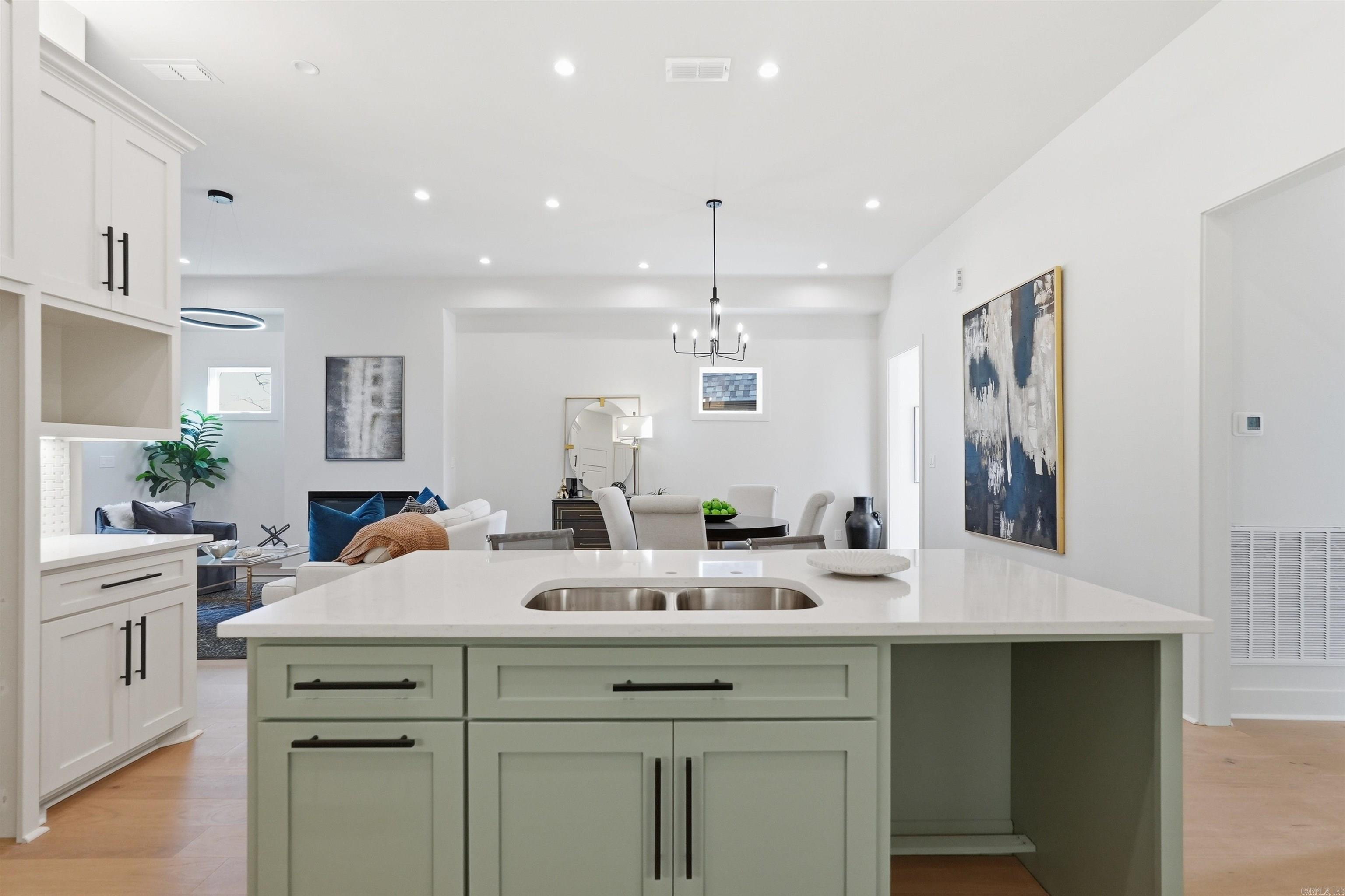 MERGERON COURT - Residential