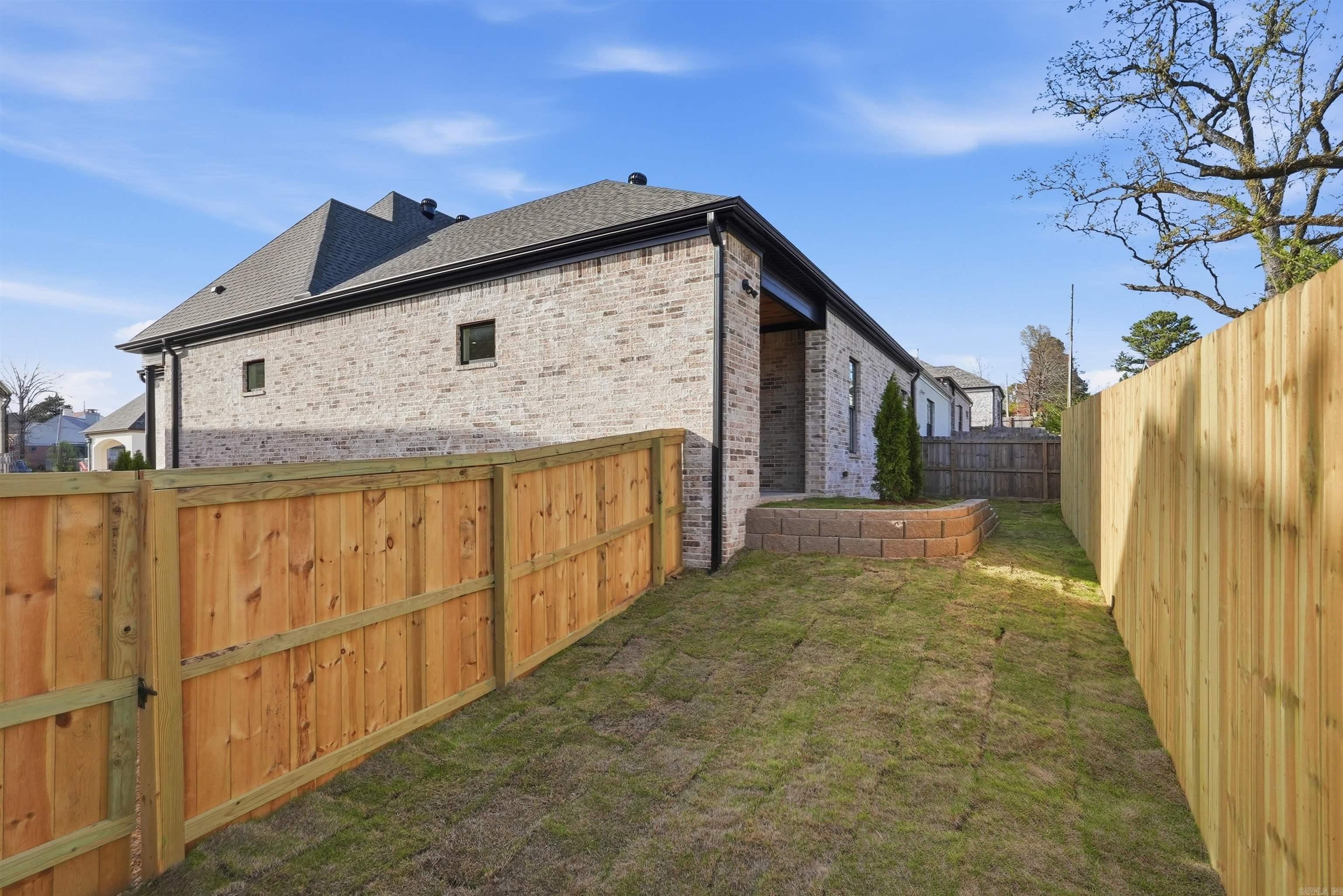 MERGERON COURT - Residential