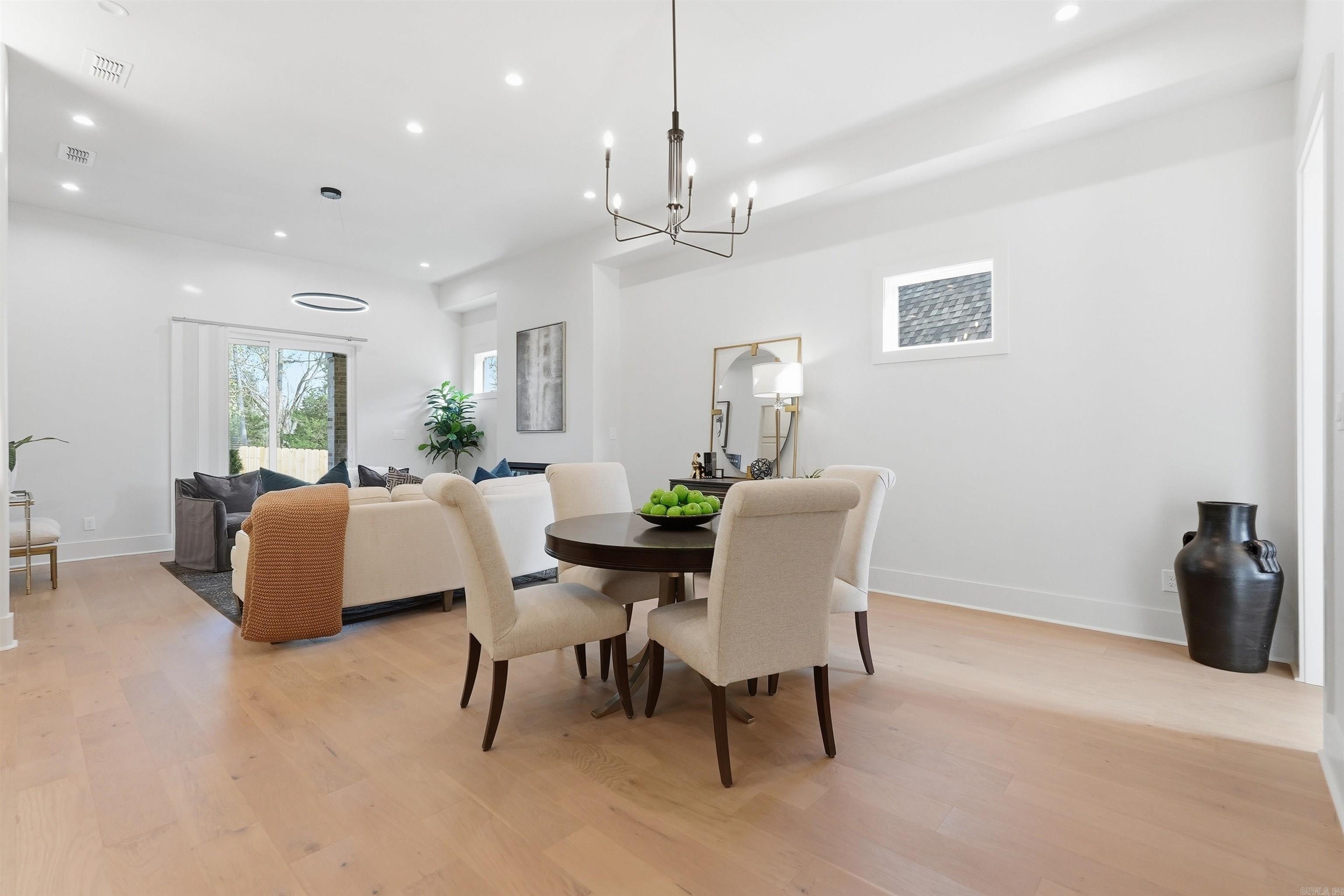 MERGERON COURT - Residential