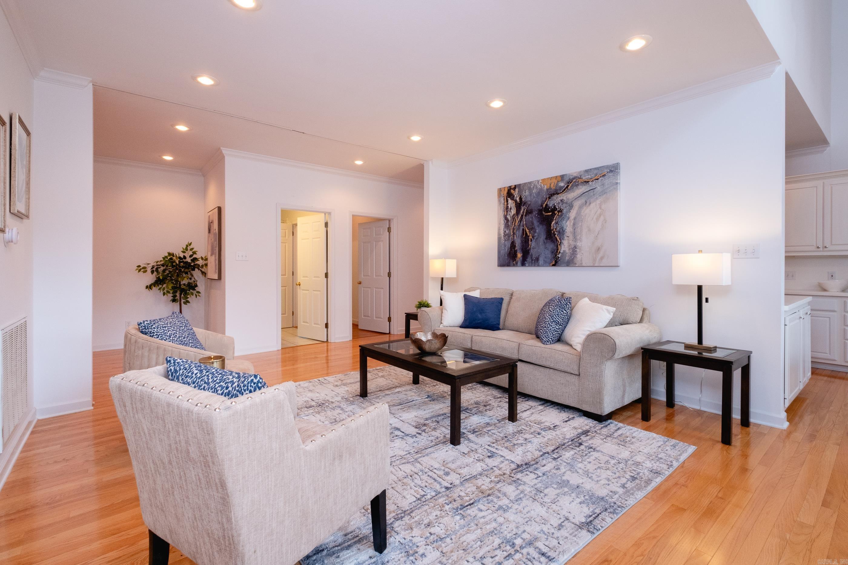 NEWTONS - Residential