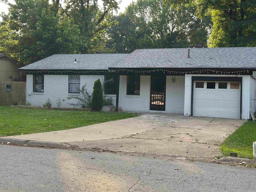 Fixer-Upper with Great Potential.  For sale is this partially renovated home—most of the major updates have been done, but a few finishing touches are still needed. It's a great opportunity for a buyer to step in and make it their own without starting from scratch. Located near shopping centers, restaurants, and entertainment, this property offers both convenience and value. With just minor cosmetic updates, it could shine as a cozy residence or serve as an ideal addition to your rental portfolio. Call today to schedule a showing! ¡Hablamos español!