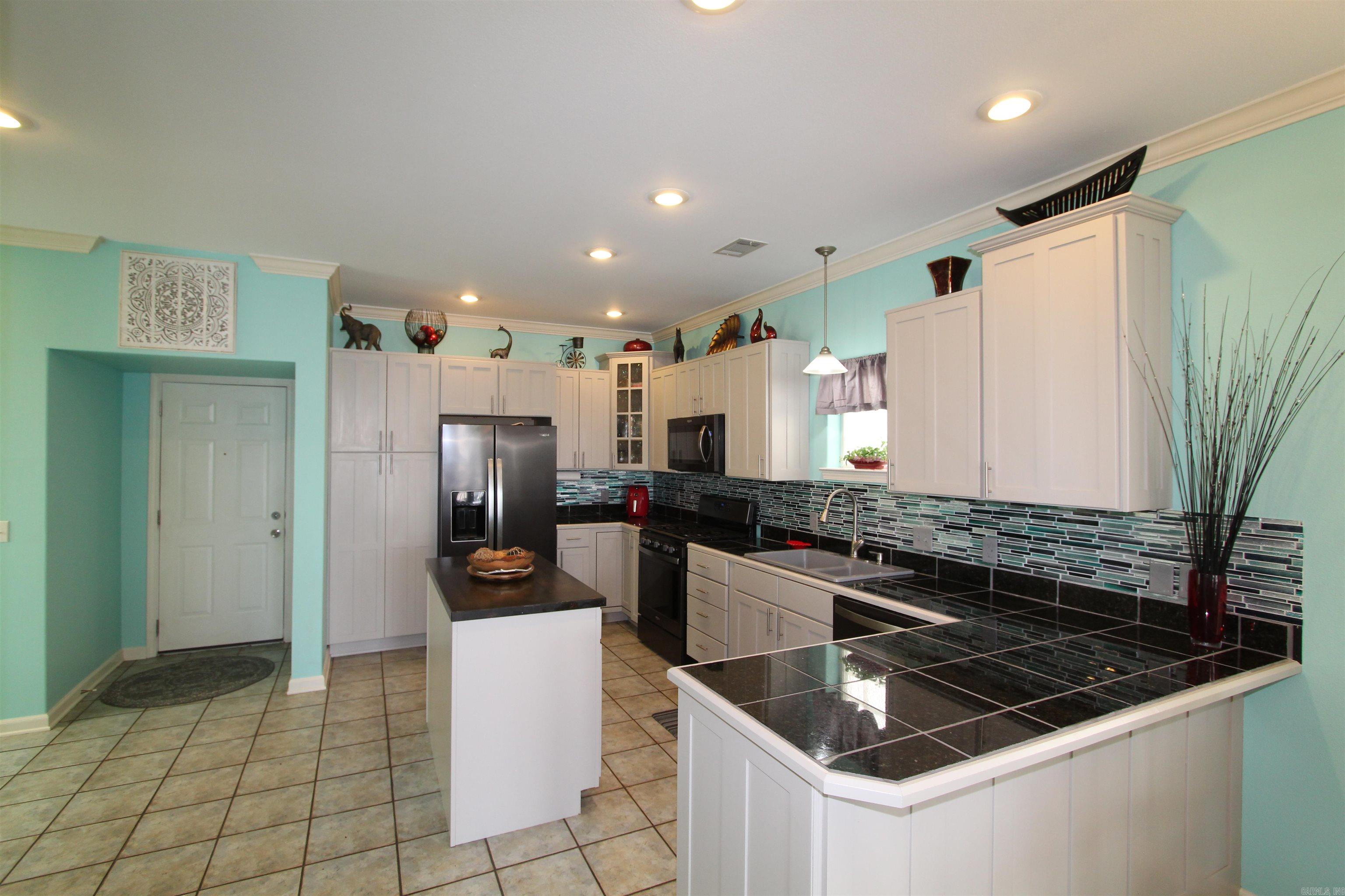 MAJESTIC LAKE VILLAGE TOWNHOMES - Residential
