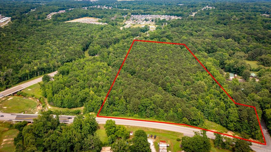 Strategically located Highway Commercial land, prime for development. 16 minutes from new Gateway Town Center and Bass Pro.  About 800 feet of frontage on Hwy 35, about 100 feet of frontage on Hwy 183, and about 200 feet of frontage on Silica Heights which provide high visibility. All utilities available. Zoned C-4, Great Great High Visibility property in downtown Benton. Perfect for a shopping center, a self-storage facility, a distribution warehouse, or any commercial use.