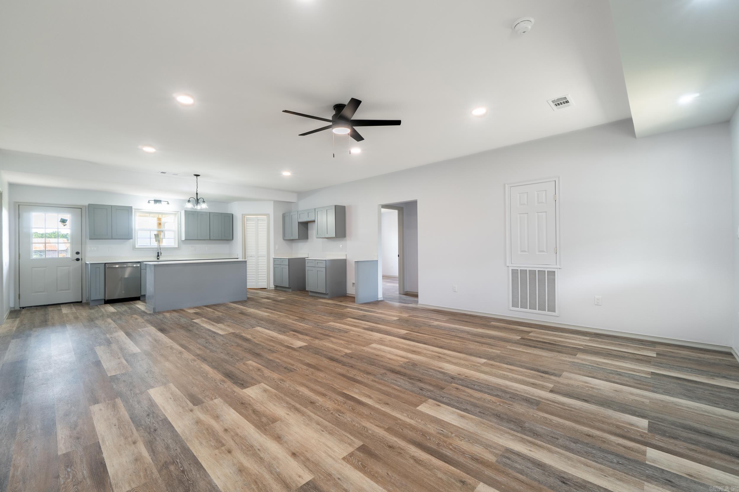 HOUSTON ESTATES - Residential
