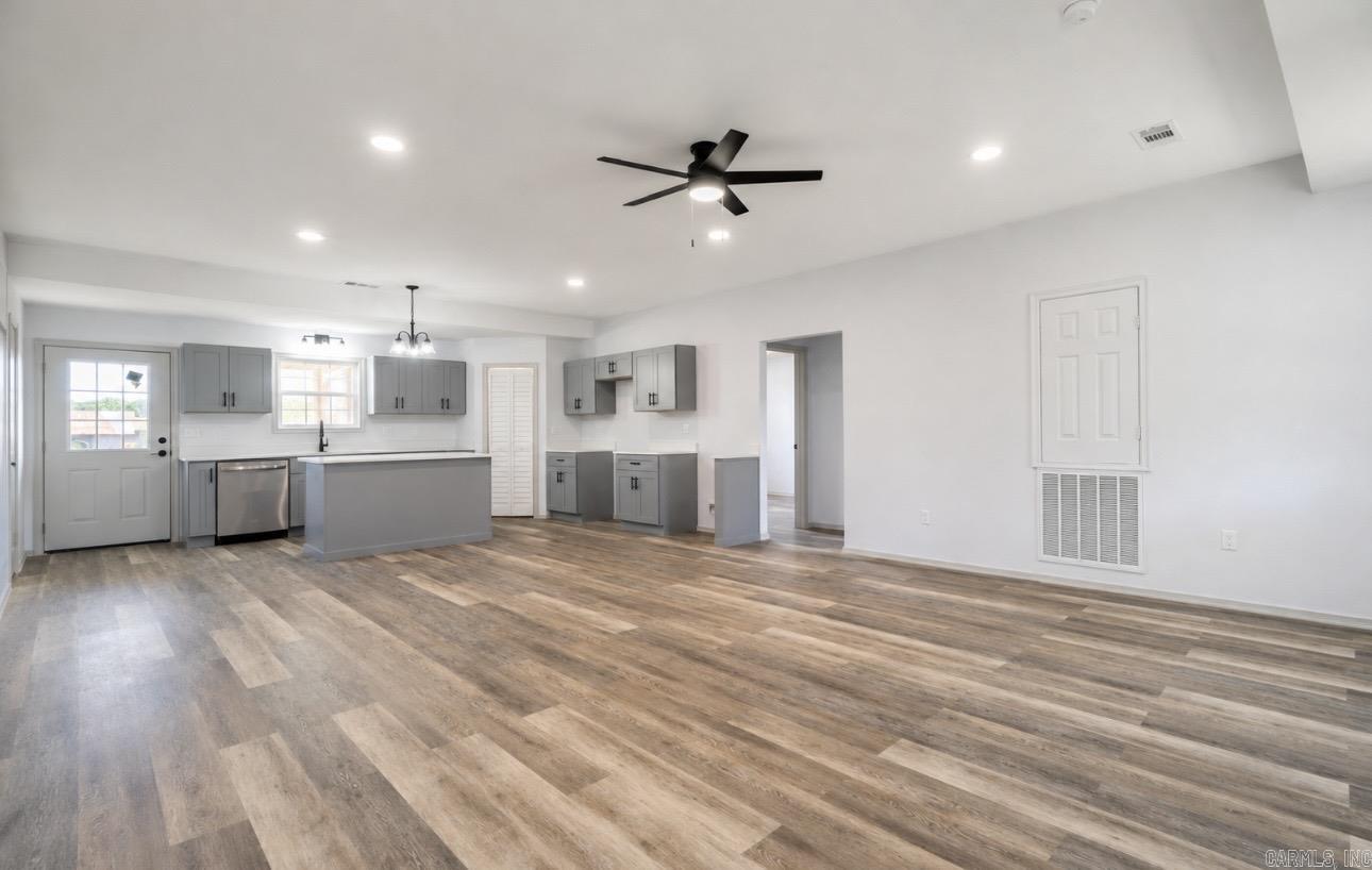 HOUSTON ESTATES - Residential