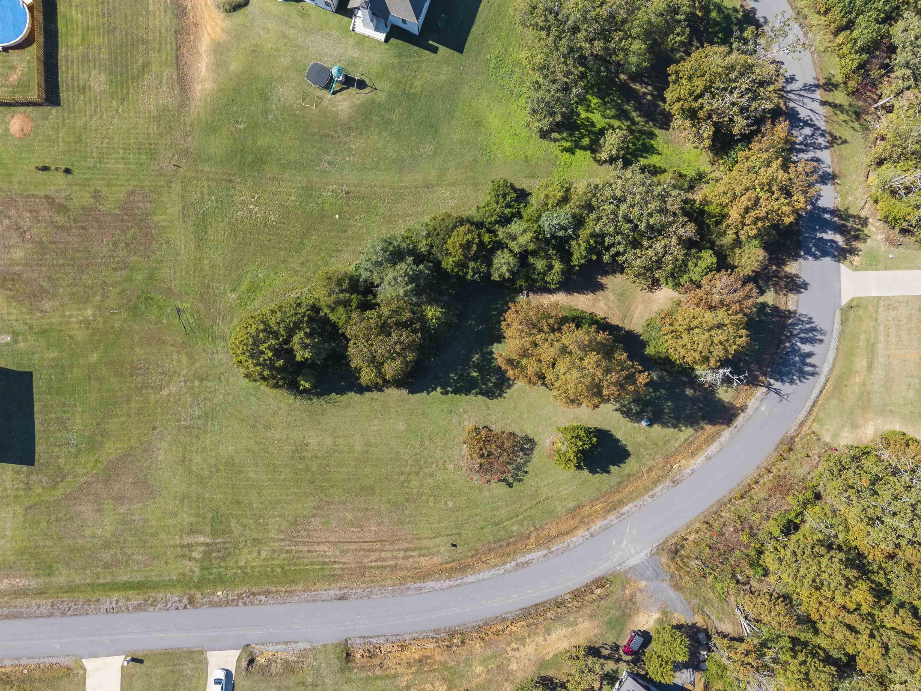 SOUTHERN MANOR - Land