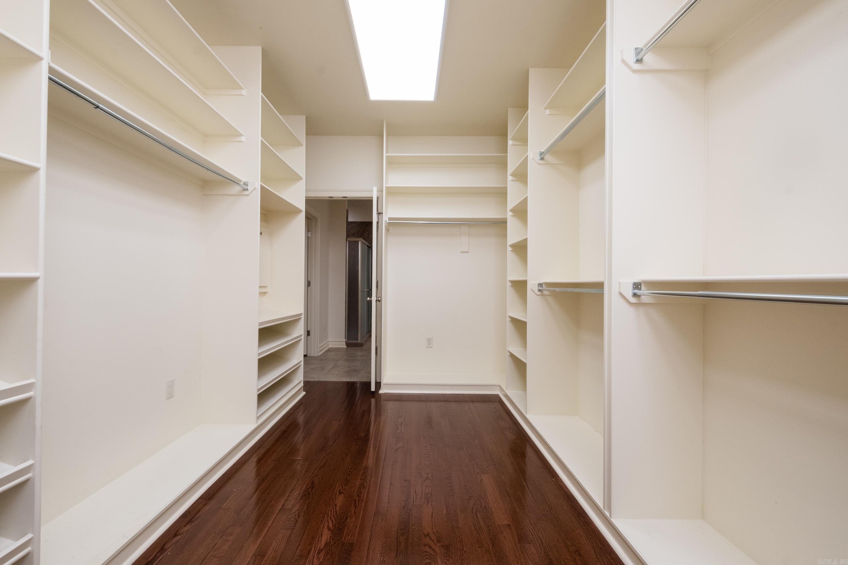 COUNTRY CLUB OF ARK THE - Residential