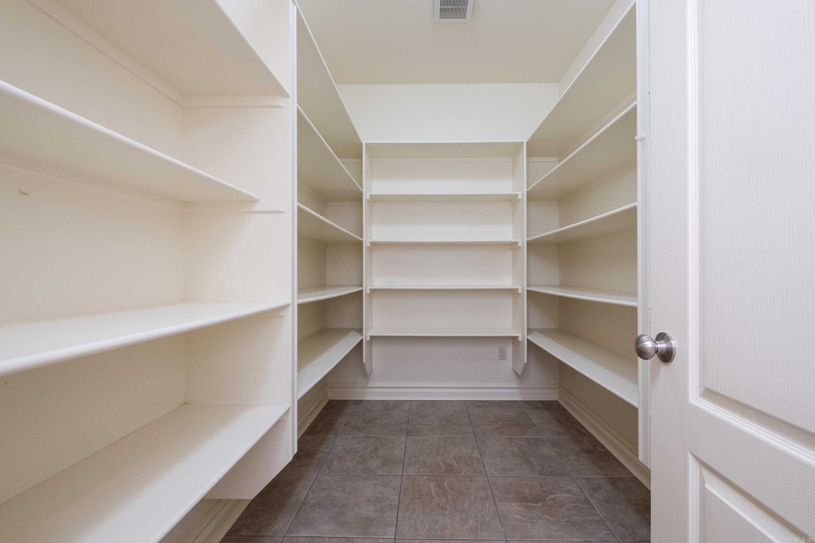 COUNTRY CLUB OF ARK THE - Residential