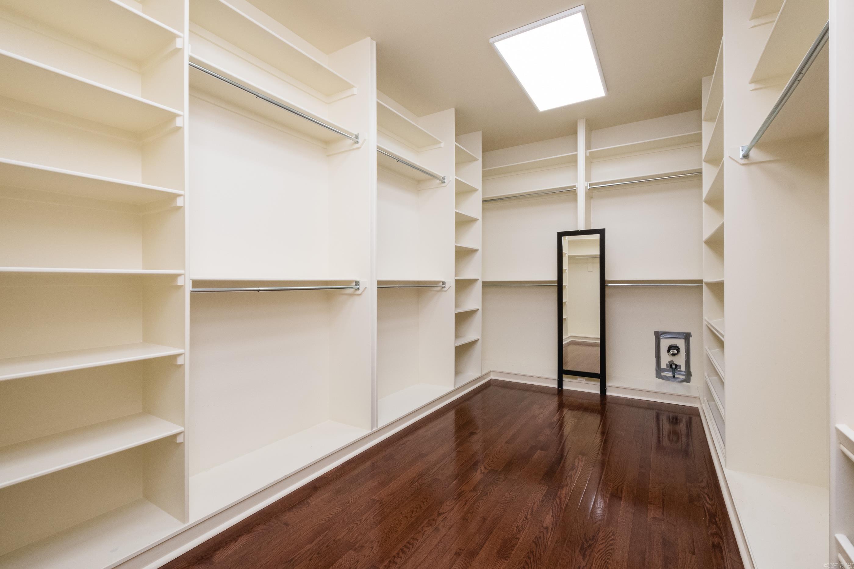 COUNTRY CLUB OF ARK THE - Residential