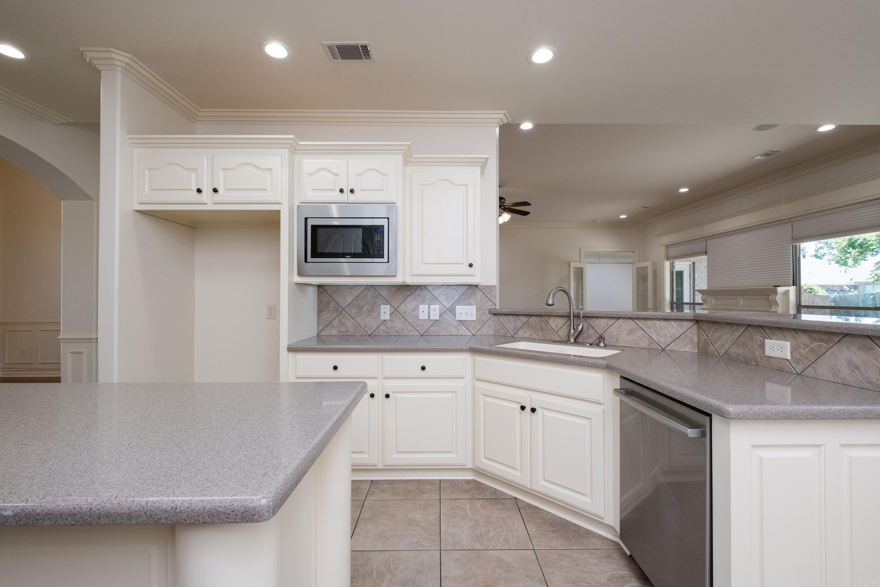 COUNTRY CLUB OF ARK THE - Residential