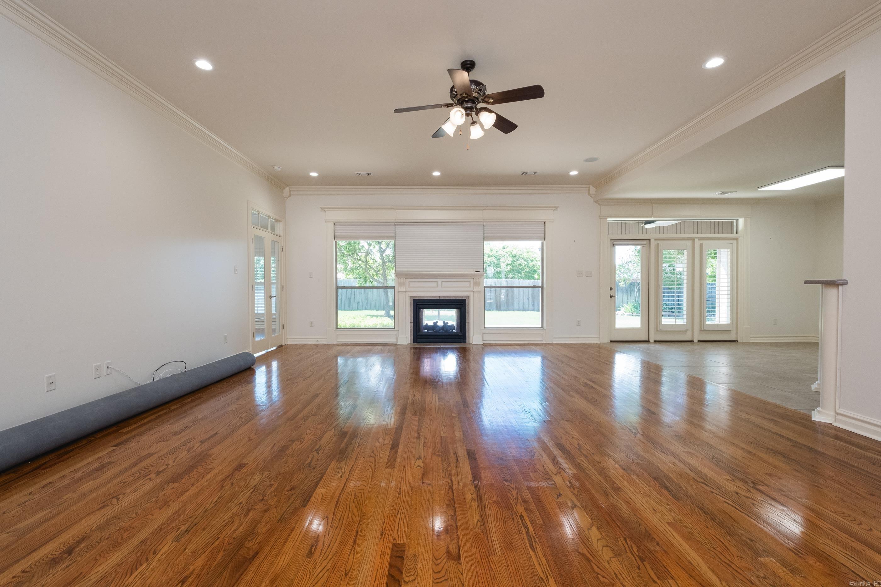 COUNTRY CLUB OF ARK THE - Residential