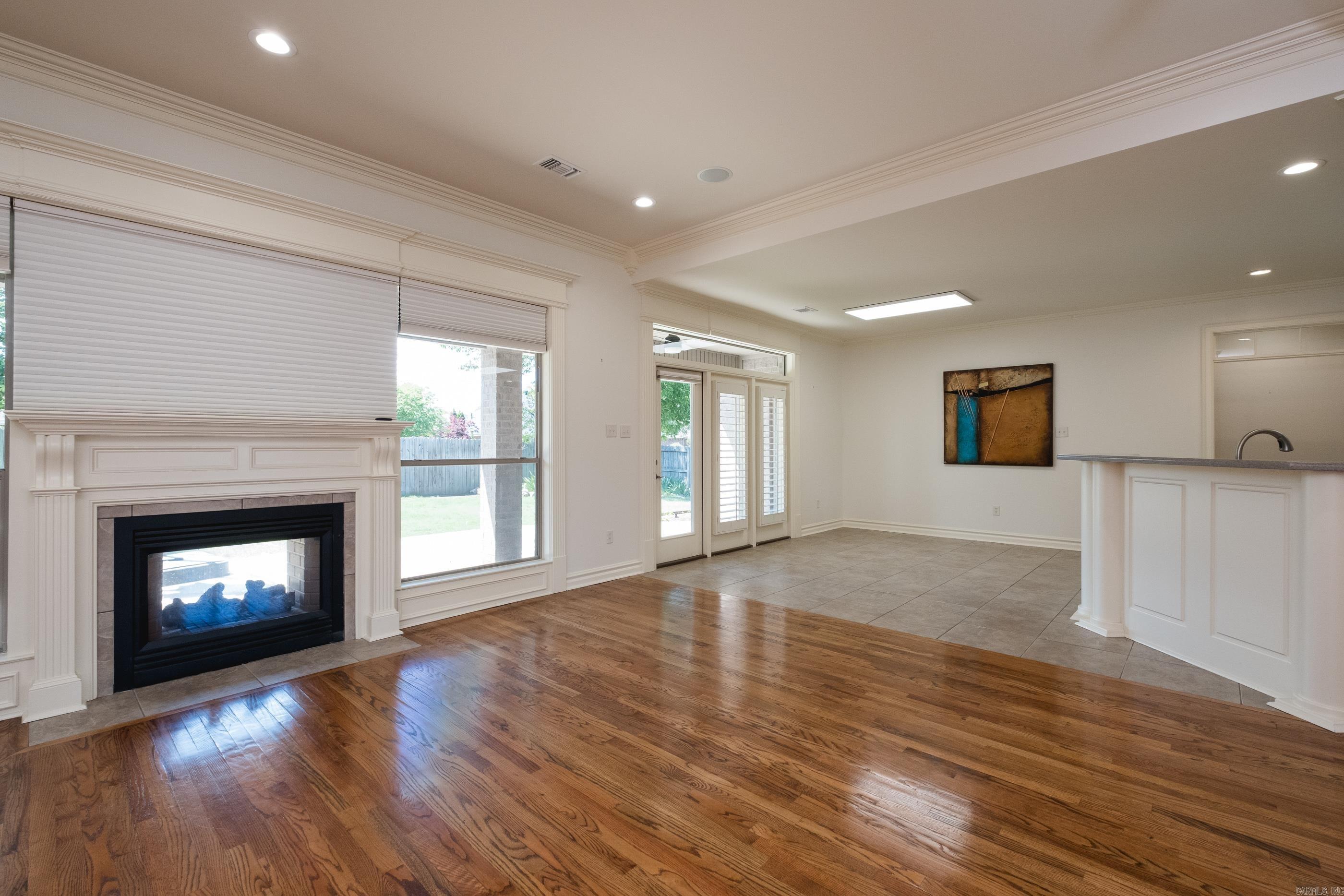 COUNTRY CLUB OF ARK THE - Residential