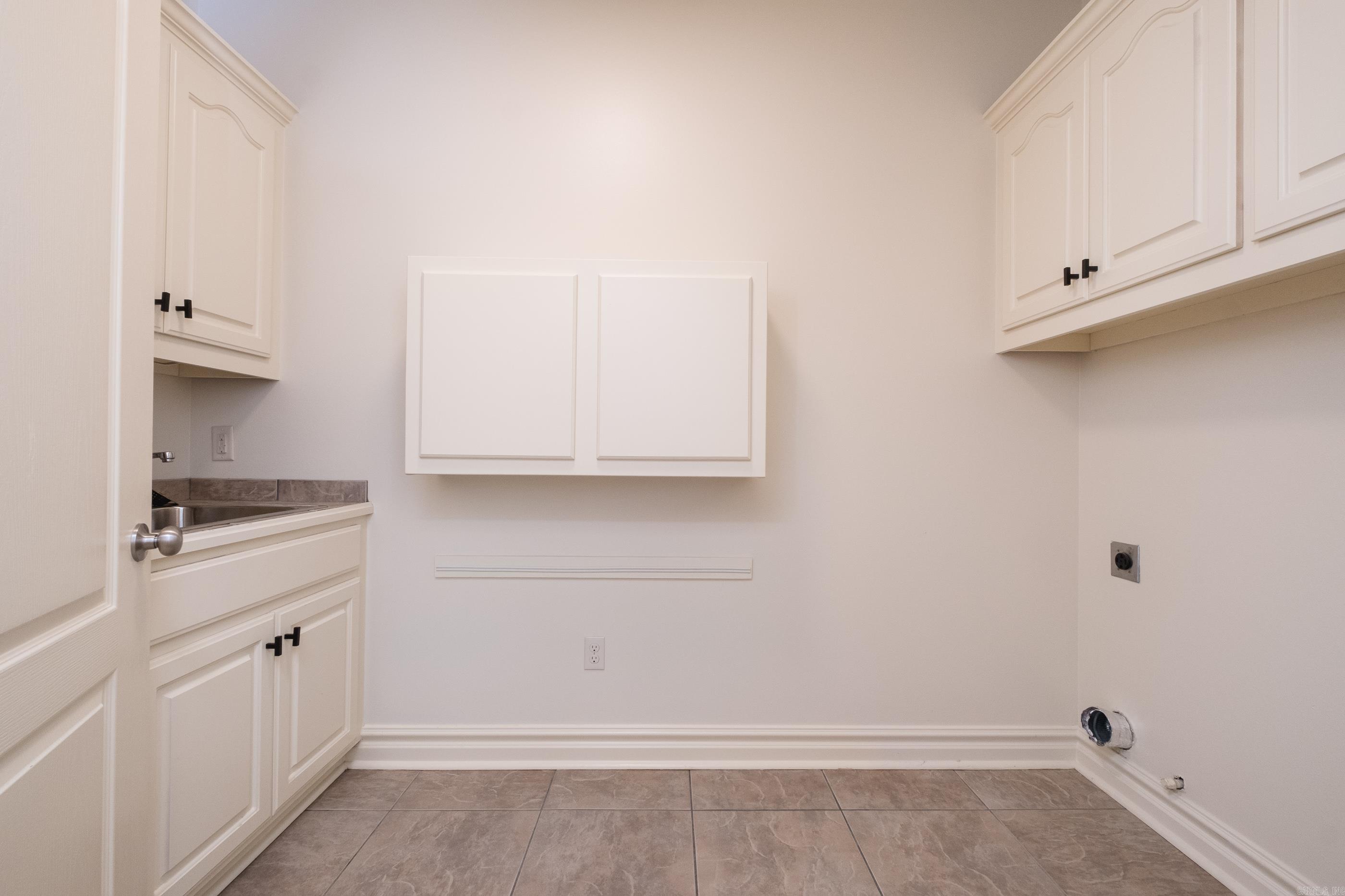 COUNTRY CLUB OF ARK THE - Residential