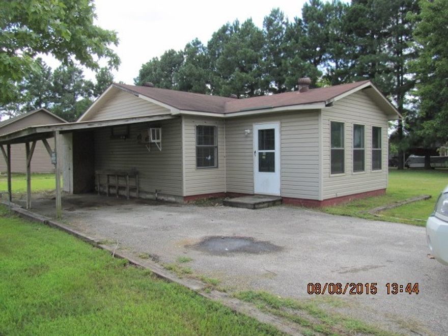 Good opportunity for handyman! This cute 2 bedroom 1 bath home is on a large corner lot on paved streets in a quiet neighborhood in Hoxie. Vinyl sided with carport and outside storage. Good sized living room and separate dining room. Laundry room is in kitchen. Was heated and cooled with space heaters and window unit AC. 5 minutes to Walnut Ridge, 20 minutes to Jonesboro.