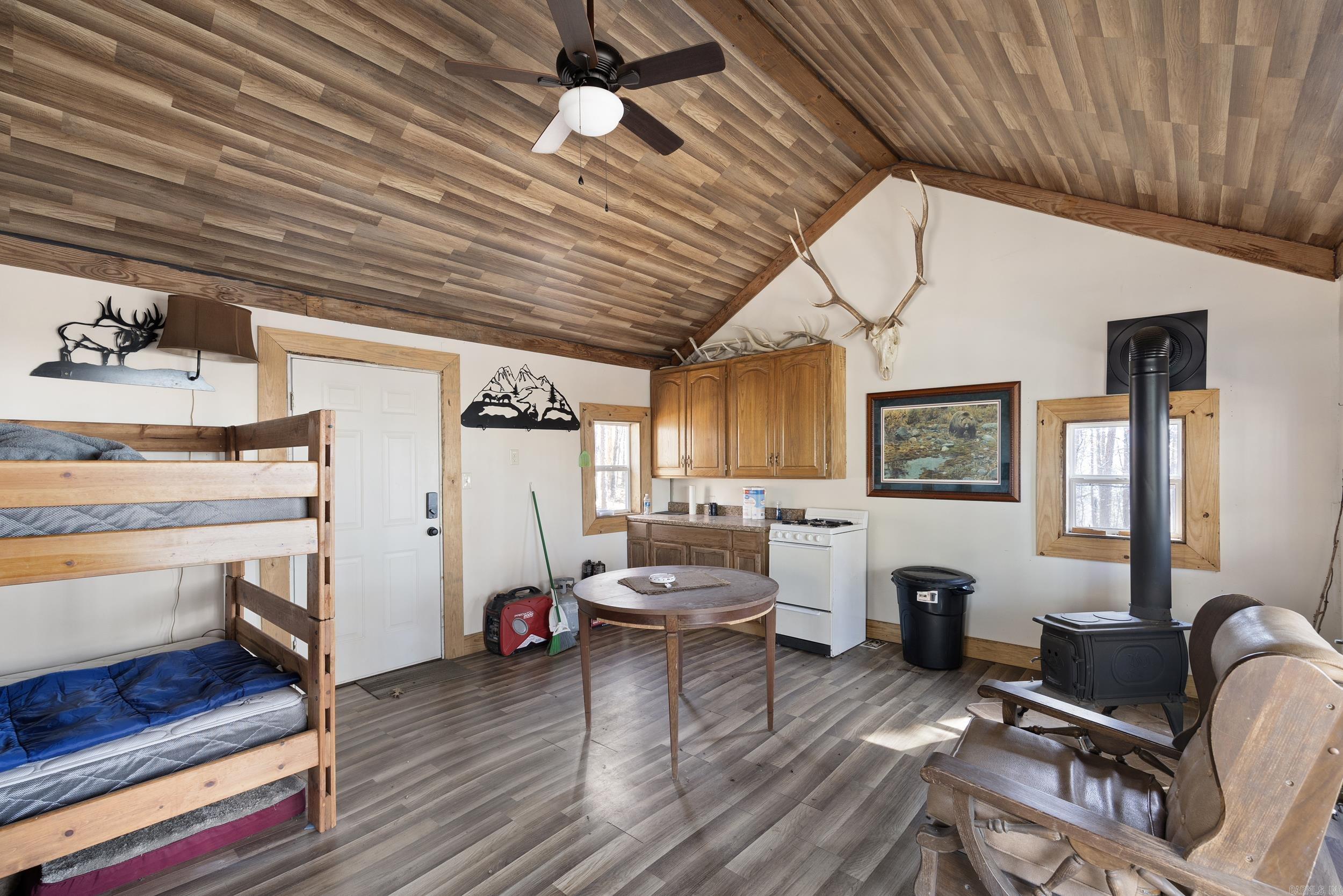 Metes & Bounds - Land