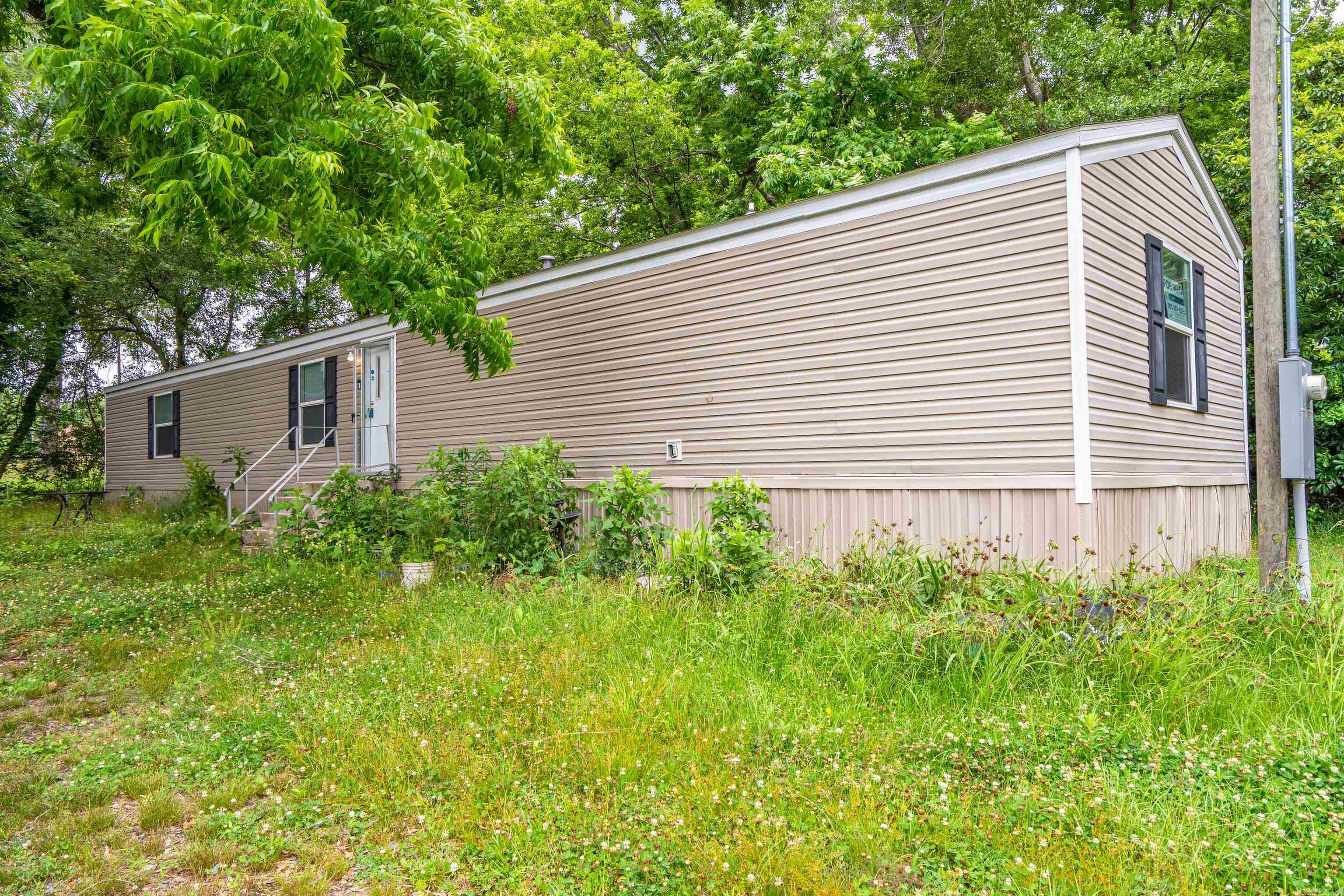 3 bd 2 bath single wide with new flooring & paint.