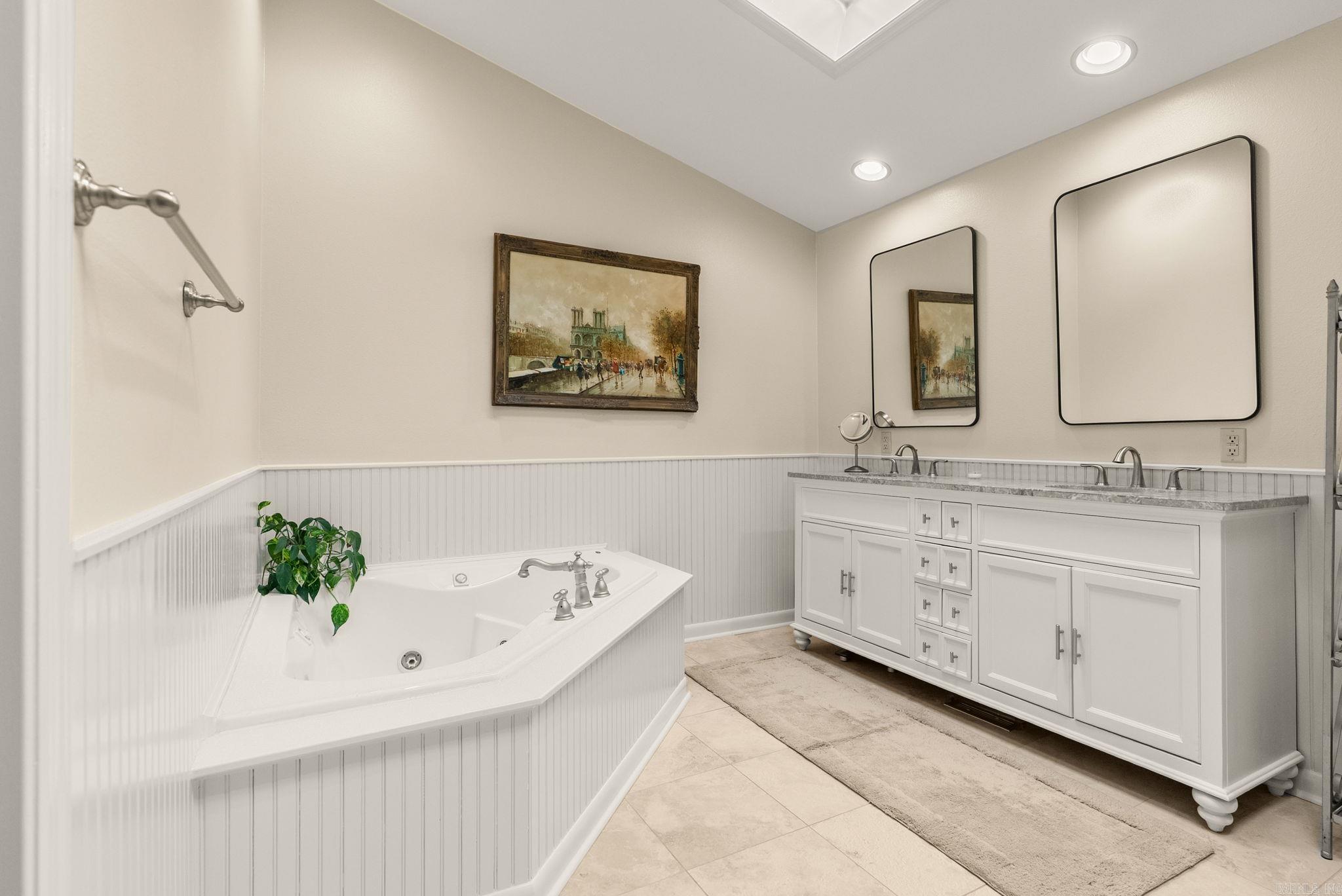 RIVERVIEW MANOR - Residential