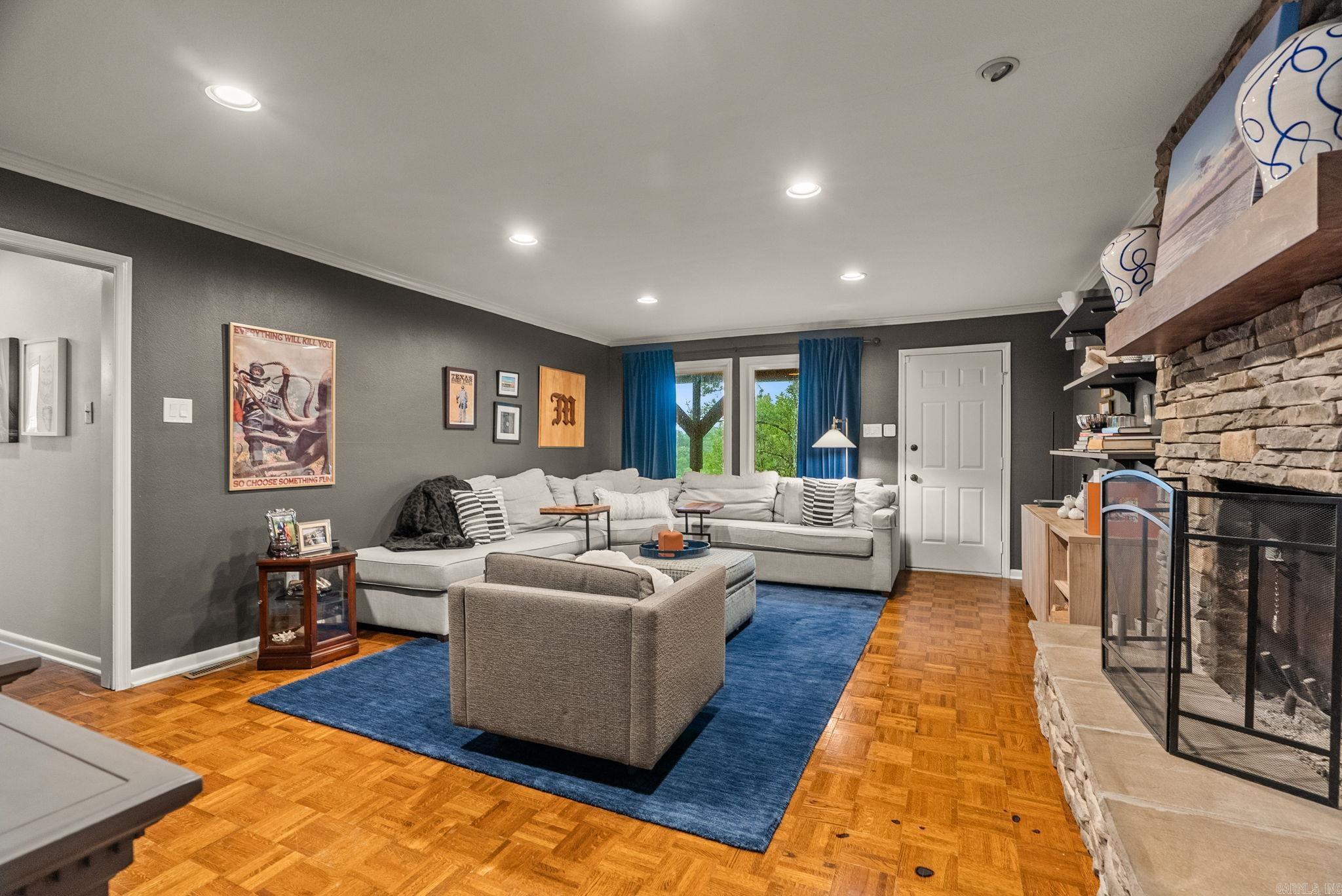 RIVERVIEW MANOR - Residential