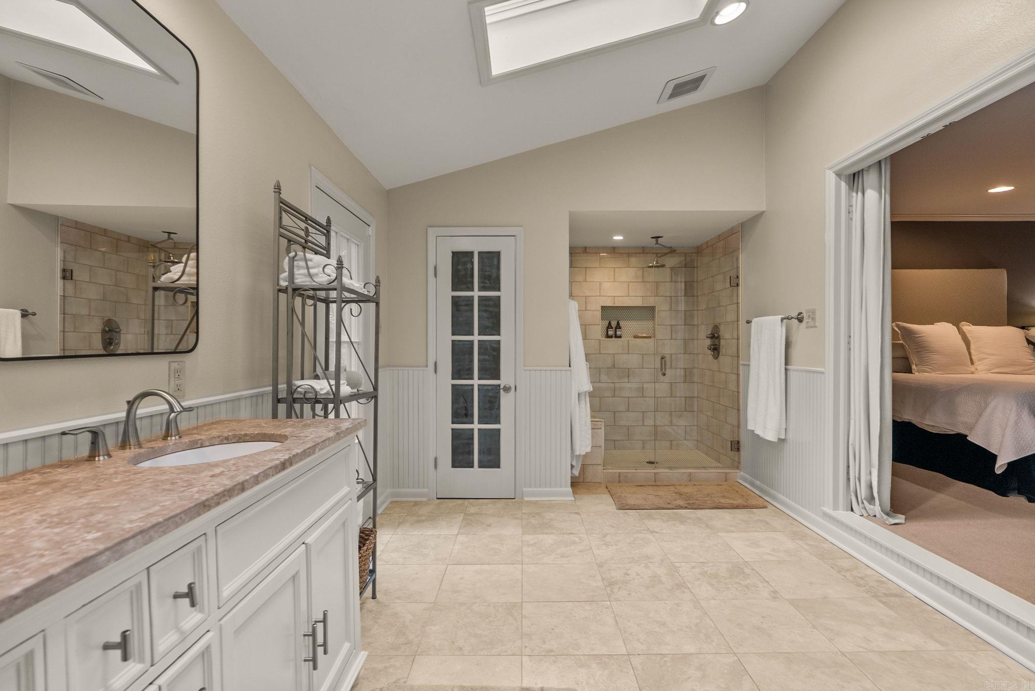 RIVERVIEW MANOR - Residential