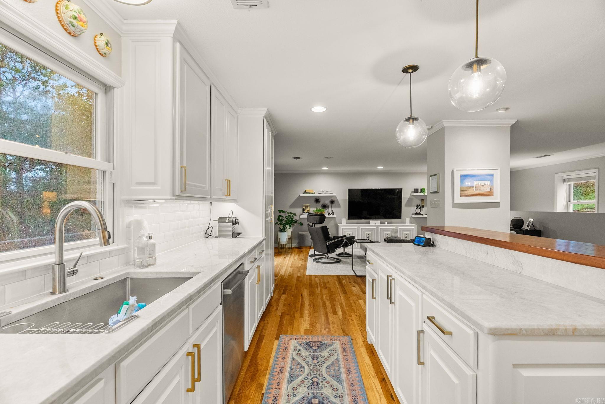 RIVERVIEW MANOR - Residential