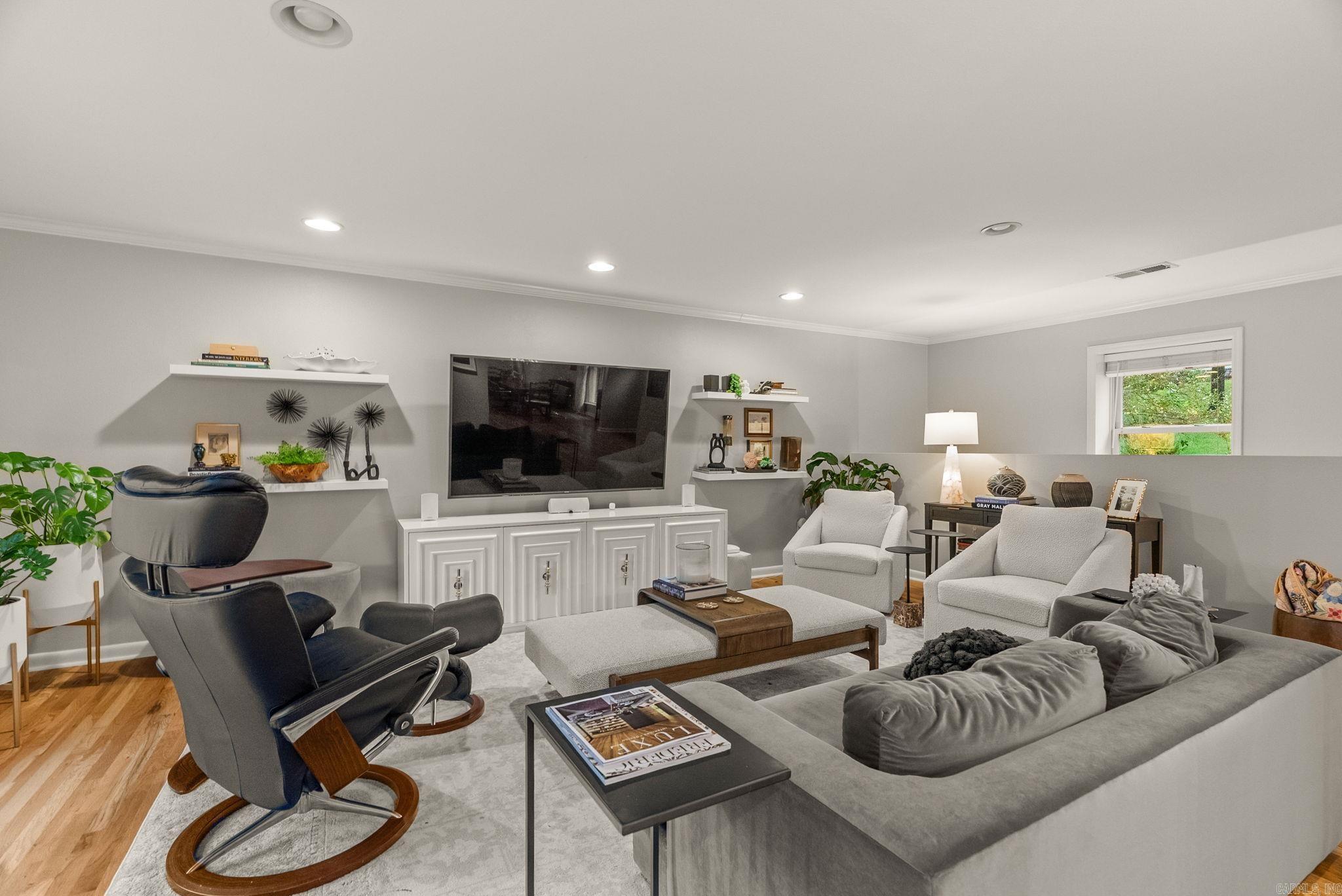 RIVERVIEW MANOR - Residential