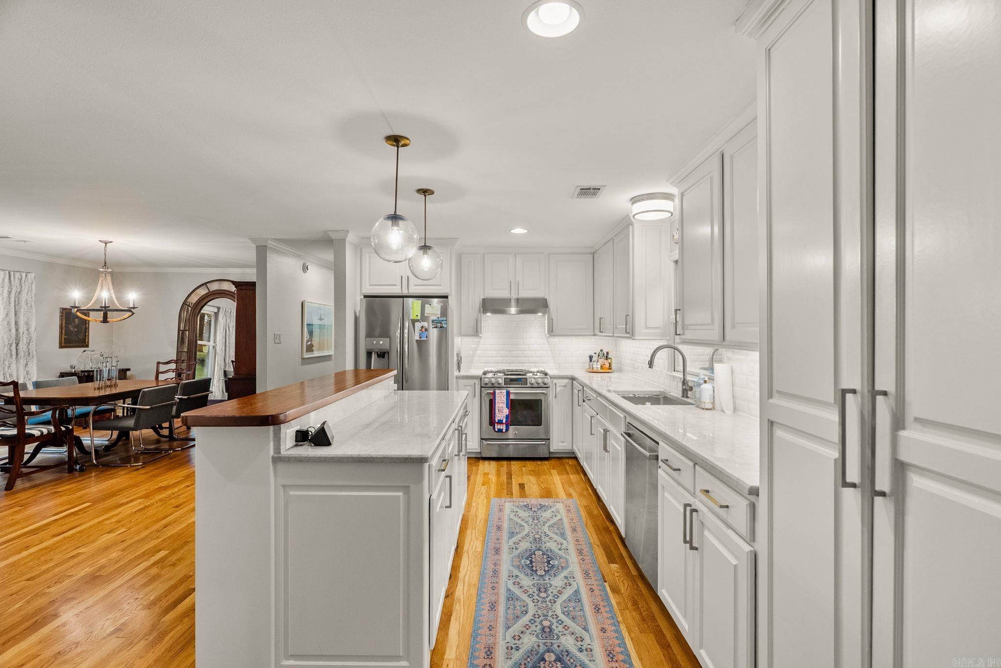 RIVERVIEW MANOR - Residential