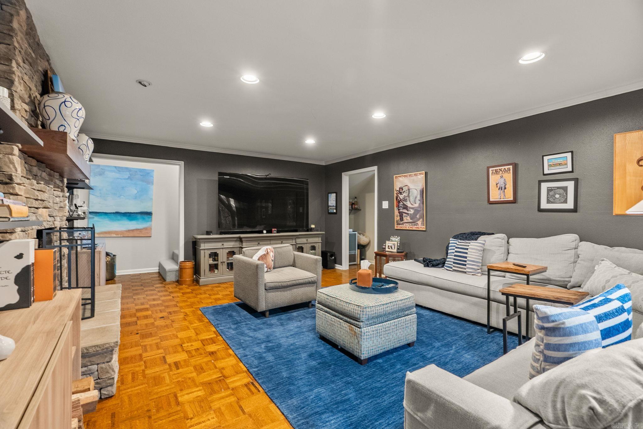 RIVERVIEW MANOR - Residential