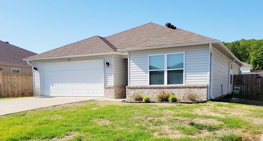 Welcome to 27 Curly Leaf Ln—where modern comfort meets peaceful living just outside the Conway city limits. This beautifully maintained 3-bedroom, 2-bath home offers 1,596 square feet of thoughtfully designed space and is truly move-in ready. Step inside to an open-concept floor plan featuring 9-foot ceilings in the living area and a seamless flow between the kitchen, dining, and living spaces—perfect for both everyday living and entertaining. The home showcases durable laminate flooring throughout the common areas, fresh paint in every room, and enhanced recessed lighting in the kitchen and living room, creating a bright and inviting atmosphere. The split-bedroom layout provides added privacy, with a spacious primary suite that includes a relaxing soaker tub—ideal for unwinding at the end of the day. Additional highlights include a flush bar top in the kitchen, a 50-gallon water heater, and an automatic garage door for convenience. Outside, enjoy a fully fenced backyard complete with gutters and a covered patio with a cement slab—perfect for outdoor gatherings or quiet evenings. Located less than 10 minutes from Conway’s shopping, dining, and entertainment.