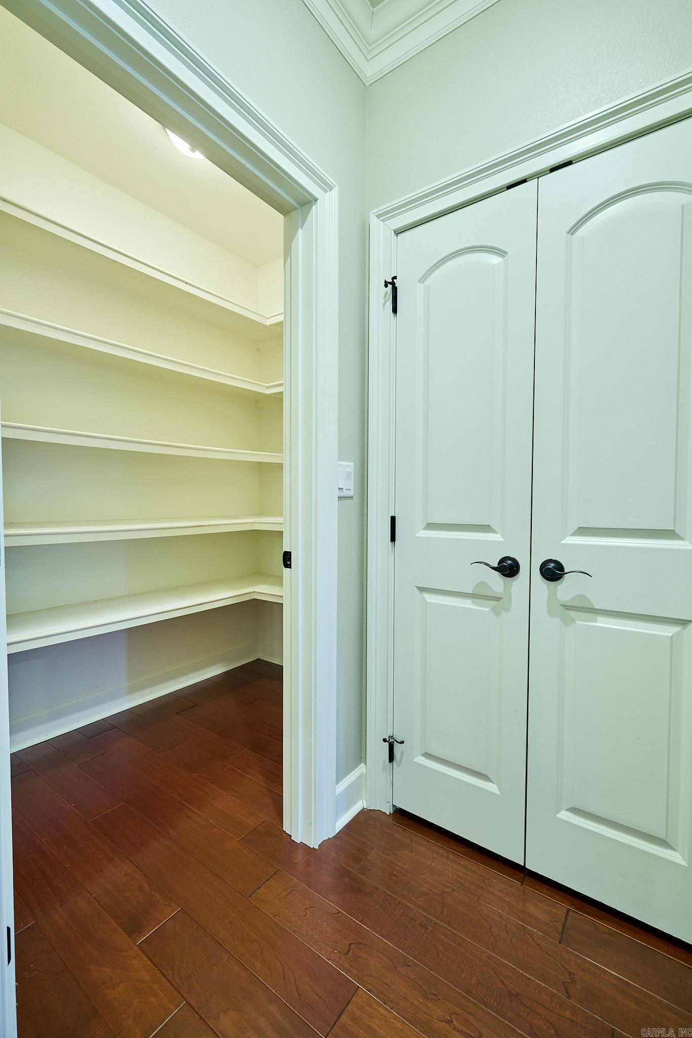 LONGHILLS VILLAGE - Residential