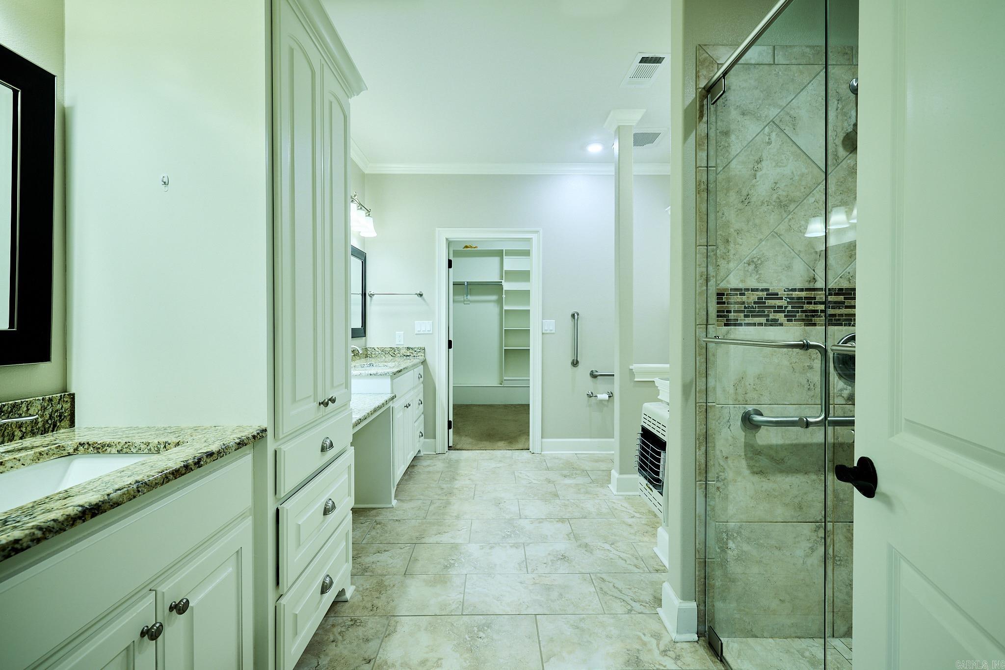 LONGHILLS VILLAGE - Residential