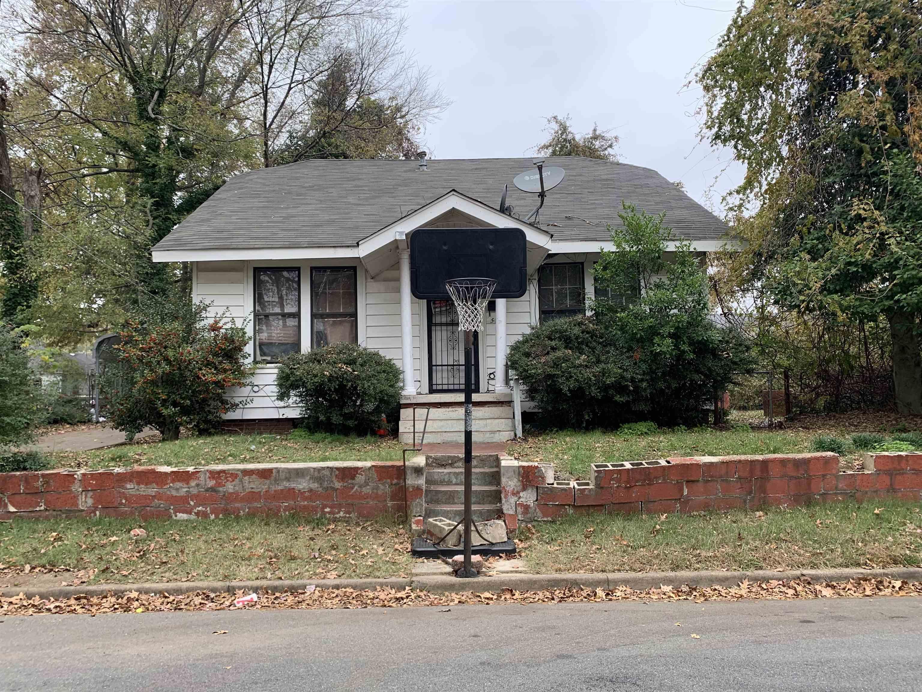 GREAT INVESTMENT OPPORTUNITY!! ALL OFFERS TO BE CONSIDERED! Home offers 4 BR/ 2 BA with 2 BR upstairs and 2 bedrooms downstairs. 1 bathroom upstairs and remaining bathroom downstairs. Tenant is month-to-month.  Home is being sold in "as is" condition.