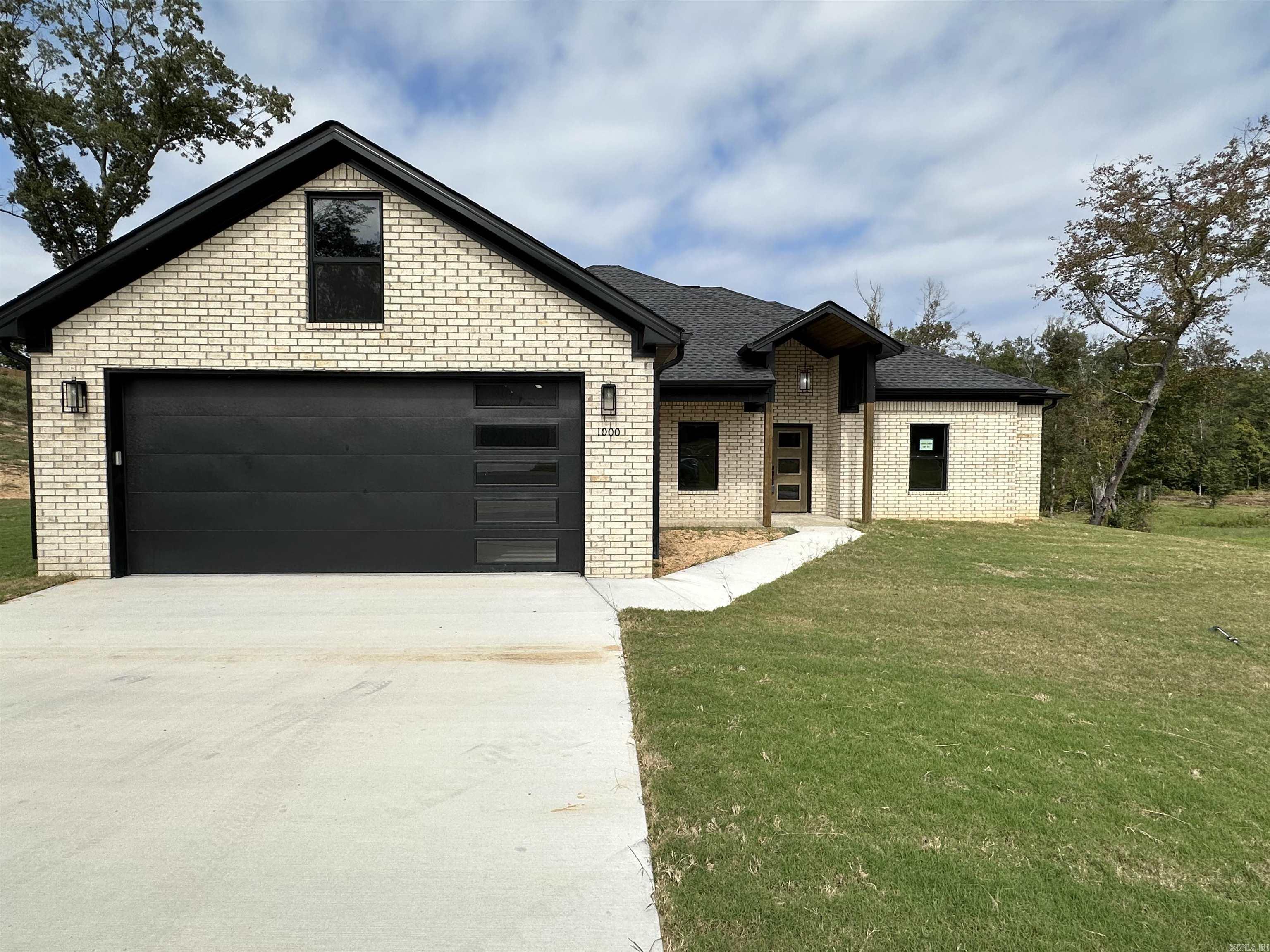 WINCHESTER ESTATES - Residential