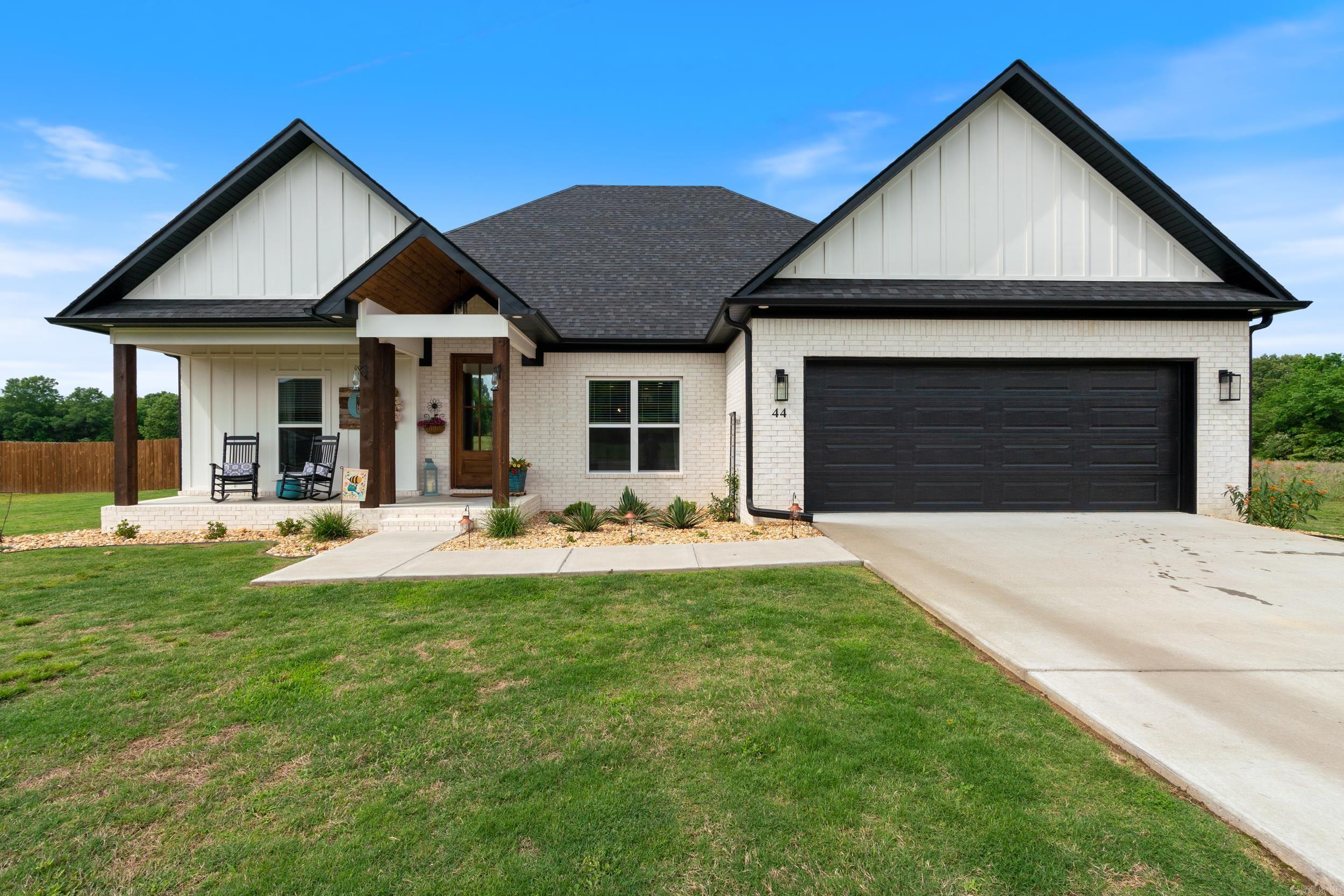 MARTHA'S FIELD - Residential