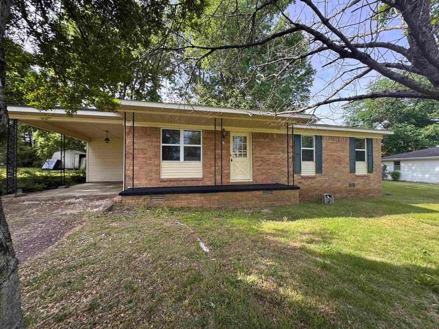 3 bedroom, 1 bath home located in Melbourne! This home offers a large living area, along with an open kitchen and dining room that creates a great flow throughout the home. The spacious bedrooms provide plenty of comfort and storage, with easy access to the centrally located hallway bathroom. There is a screened in back porch along with a storage building offering extra space for tools, equipment, or hobbies. Conveniently located and full of potential, this home is ready for its next owner!