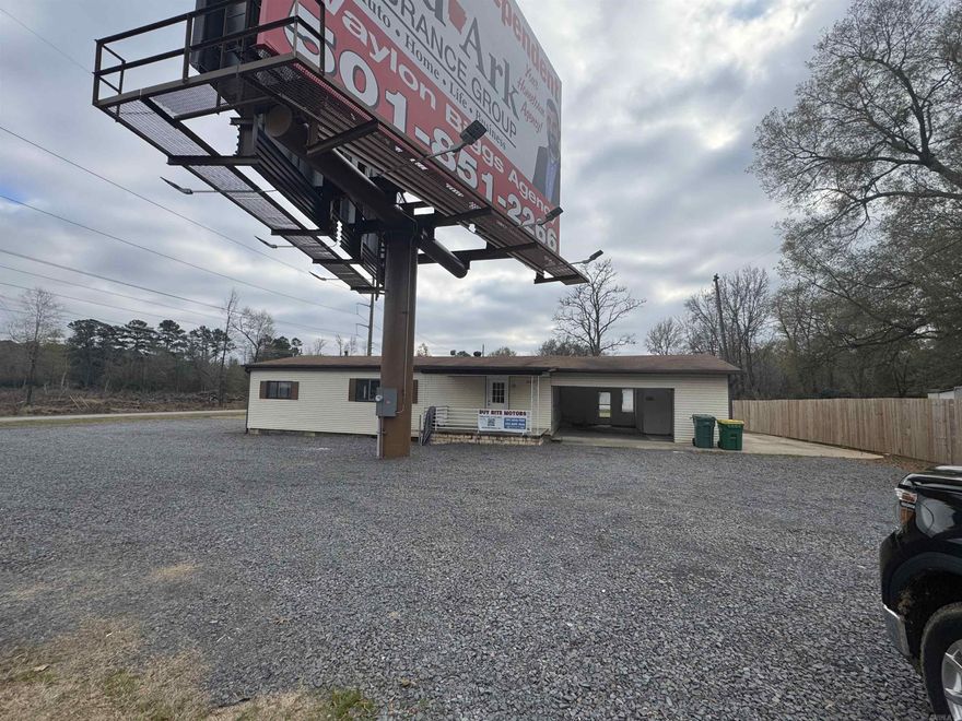 GREAT LOCATION FOR COMMERCIAL BUSINESS - HIGH VISIBILITY - COULD BE A HOME/OFFICE AS WELL.