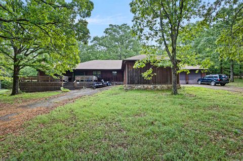 Photo of 176 High Acres Dr Dr, Russellville, AR 72802 (MLS # 26015752)