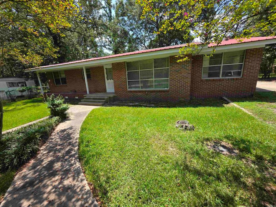 MOVE IN SPECIAL! HALF OFF FIRST MONTH'S RENT! Cute and cozy 3BD/1.5BA in the quiet area of Mabelvale a short ways from the hustle and bustle of the big city. New vinyl flooring throughout. Living room has a big window letting in plenty of natural light. Eat-in-kitchen with granite countertops that is perfect for enjoying meals and time in the kitchen with family or friends. Plenty of storage space throughout. Large yard ideal for anyone with a green thumb. This property is managed by Hoffman Team so beware of scammers - we will never ask you to Cashapp us money. The lease for this property is for 18 months to 2 years with a 3% increase after the first year. Income must be 3x the amount of rent. Deposit, first month’s rent, and the $50 administration fee due before move in. This property does not accept section 8.