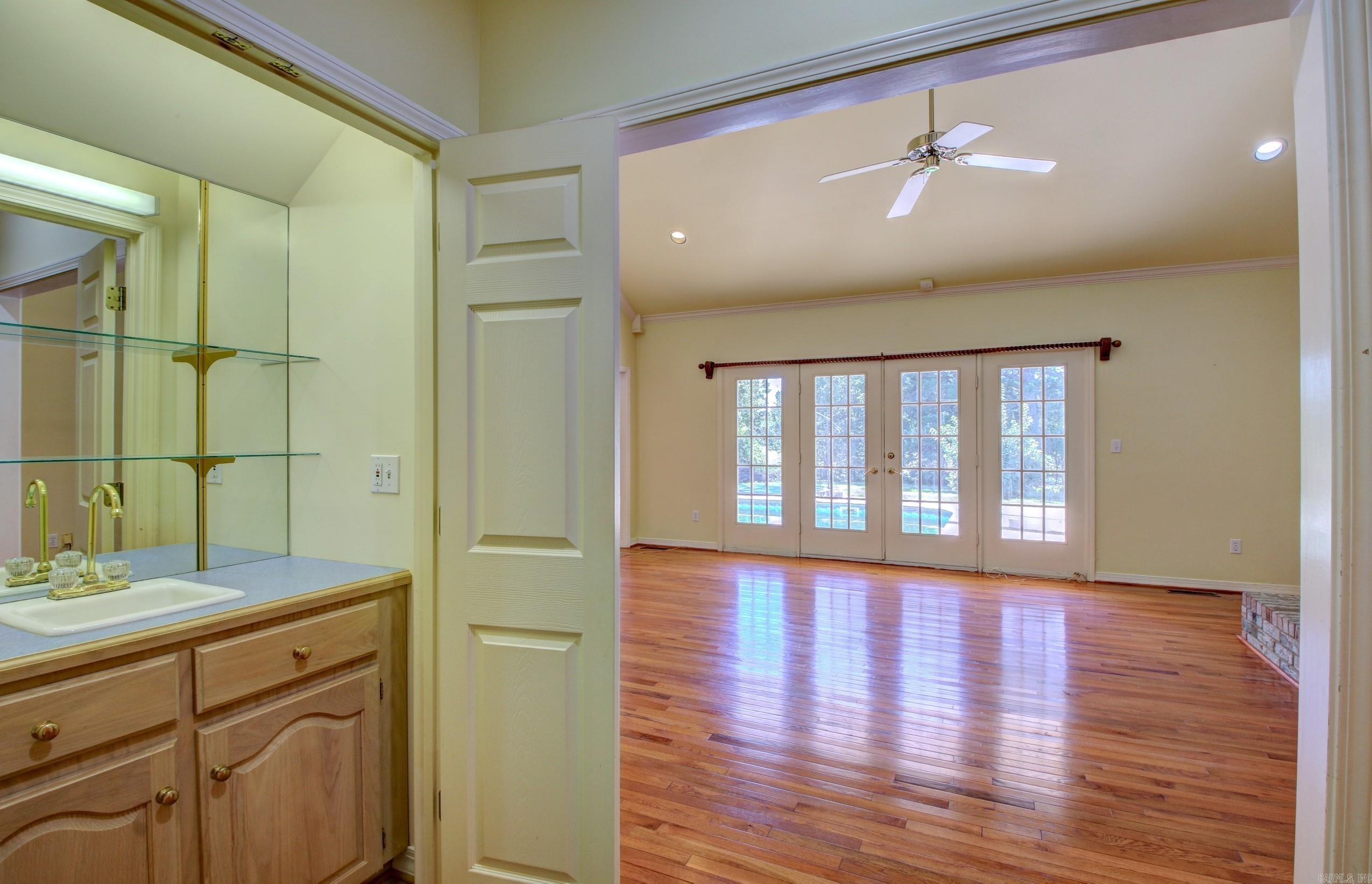 WILLIAMSBURG - Residential