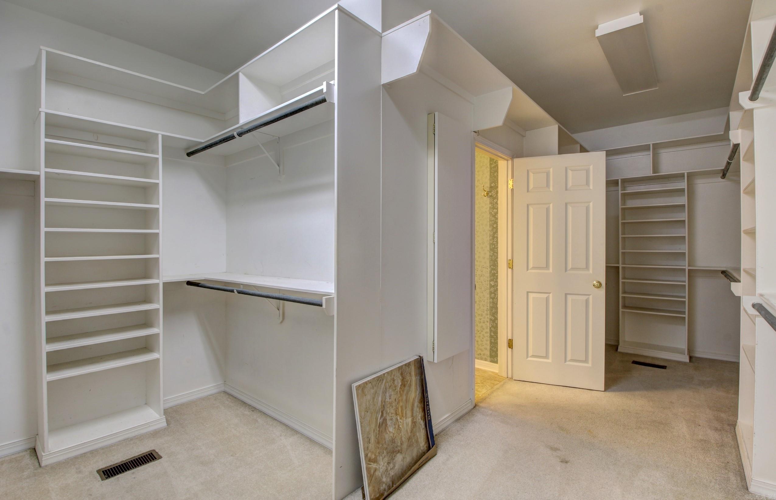 WILLIAMSBURG - Residential