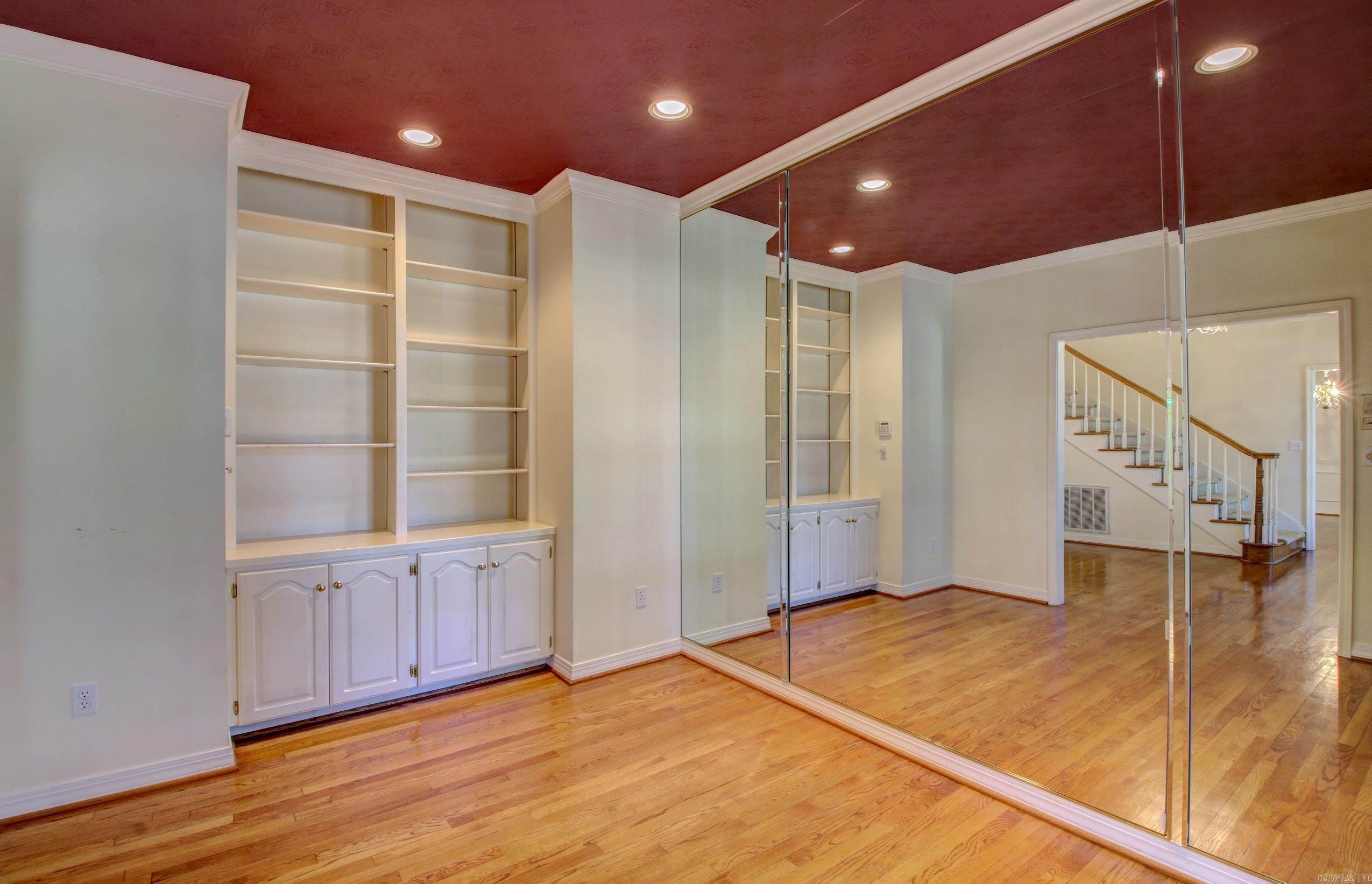 WILLIAMSBURG - Residential