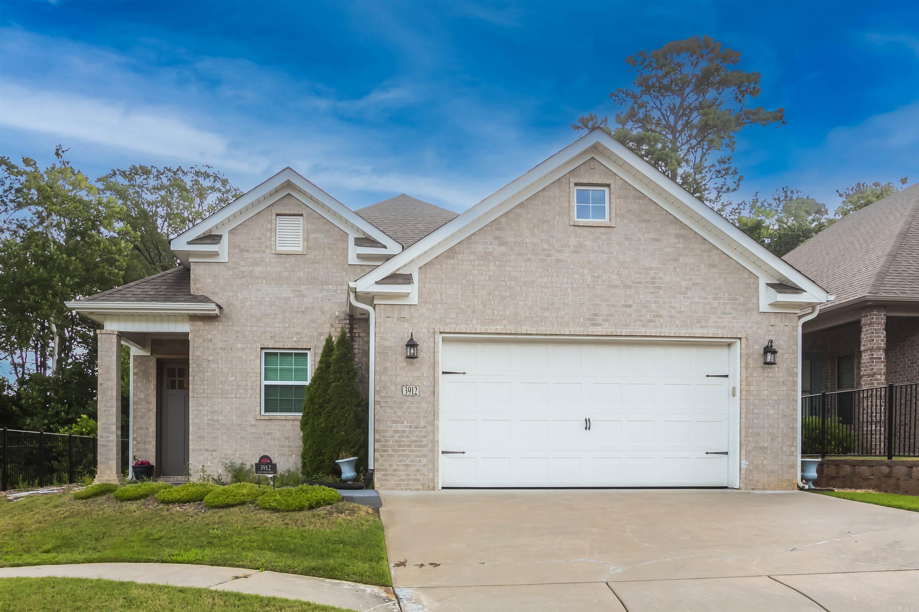 Charming Patio Home with 3 beds, 2baths, one level, level lot in a gated community! Beautiful hardwoods throughout the living area and kitchen with a double fireplace to enjoy in both rooms. Kitchen has wonderful granite countertops and plenty of cabinets as well as an island with a bar and seating. Bedrooms are a nice size. Primary bedroom has a walk-in closet and a good size primary bathroom with walk-in shower. Laundry room is availalbe. Backyard is nice with storage unity and covered patio to enjoy the greenspace with your morning coffee. Two car garage with safe room. Quick access to restraurants, shopping and freeway. Friendly neighbors! This cute home is readu to belong to you!