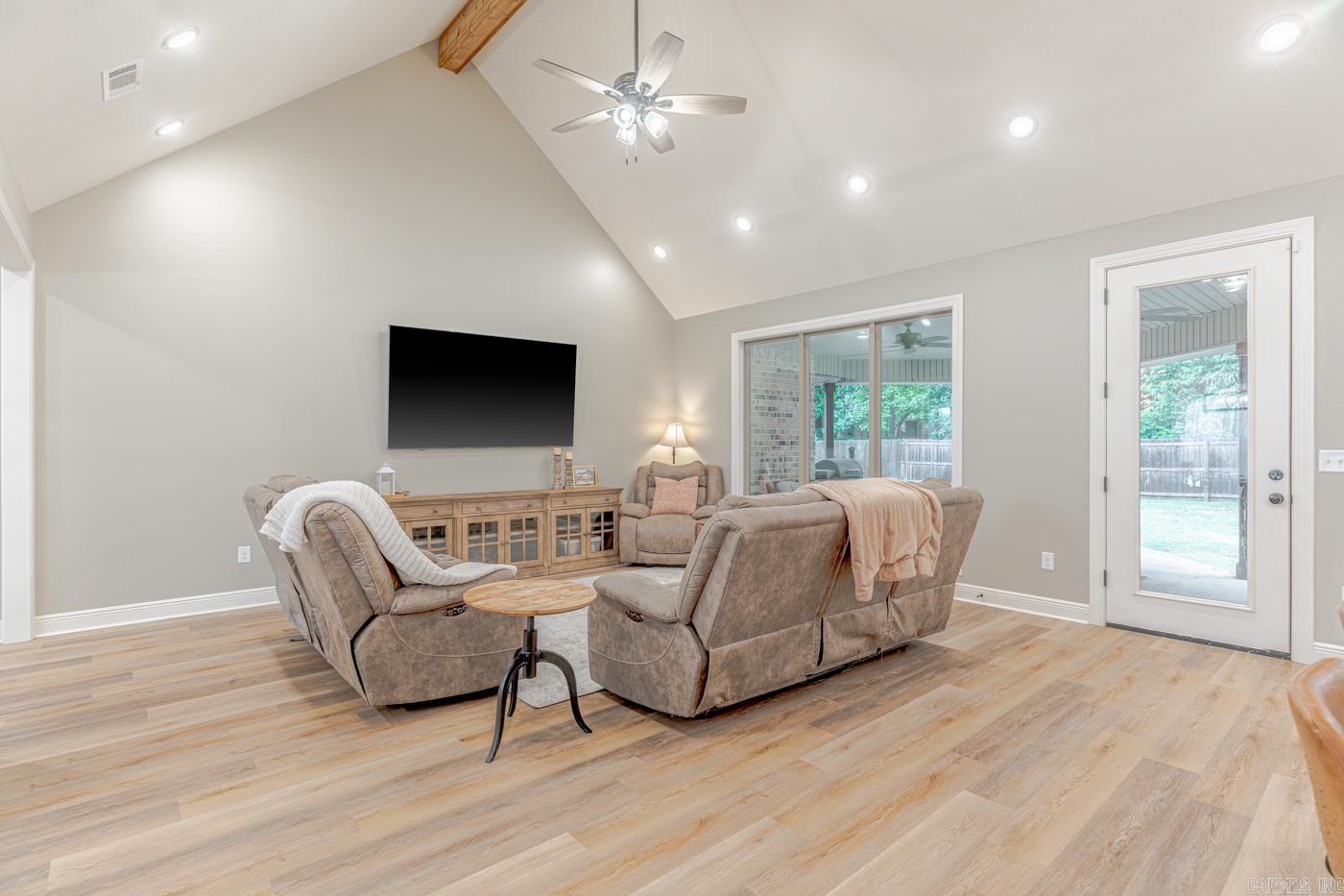 WHISPERING HILLS PHASE III REPLA - Residential