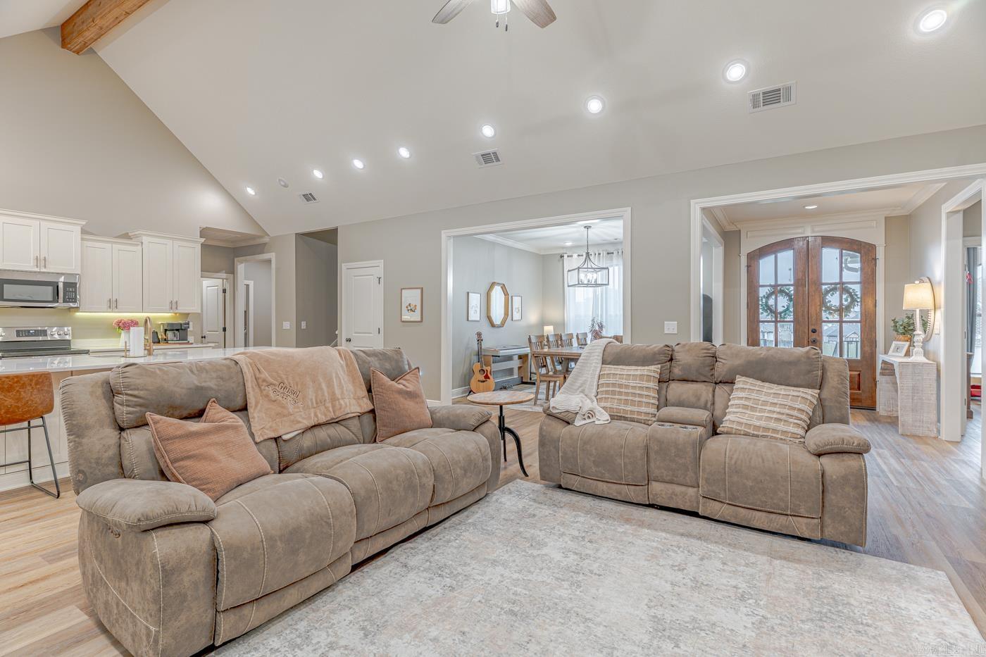 WHISPERING HILLS PHASE III REPLA - Residential