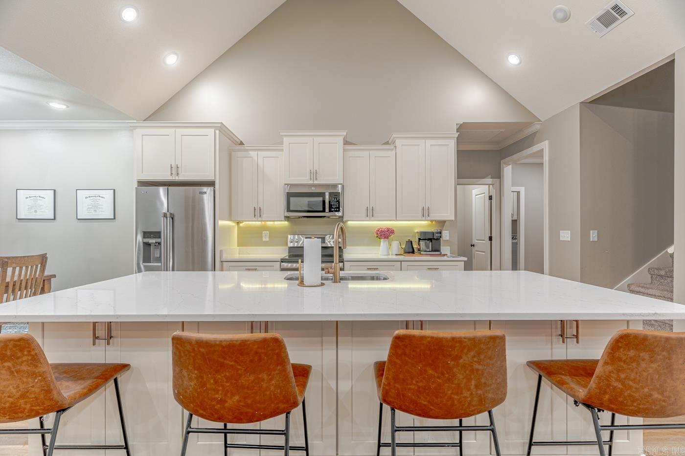 WHISPERING HILLS PHASE III REPLA - Residential