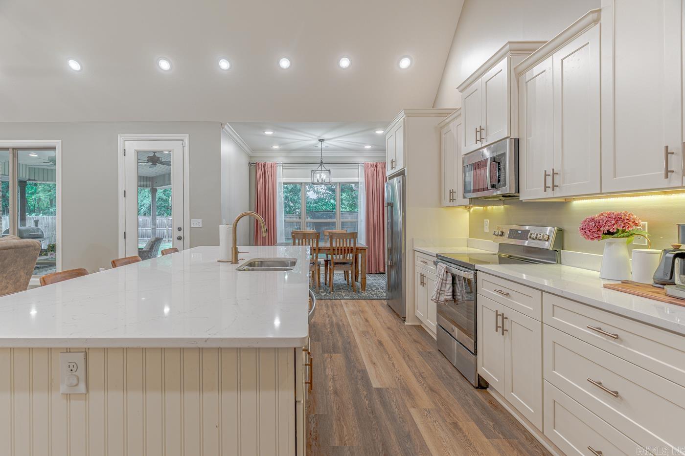 WHISPERING HILLS PHASE III REPLA - Residential