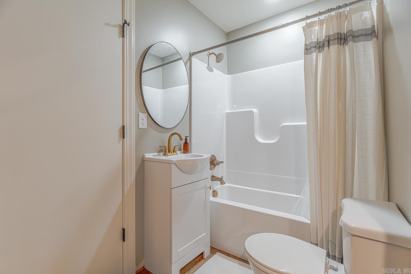 WHISPERING HILLS PHASE III REPLA - Residential