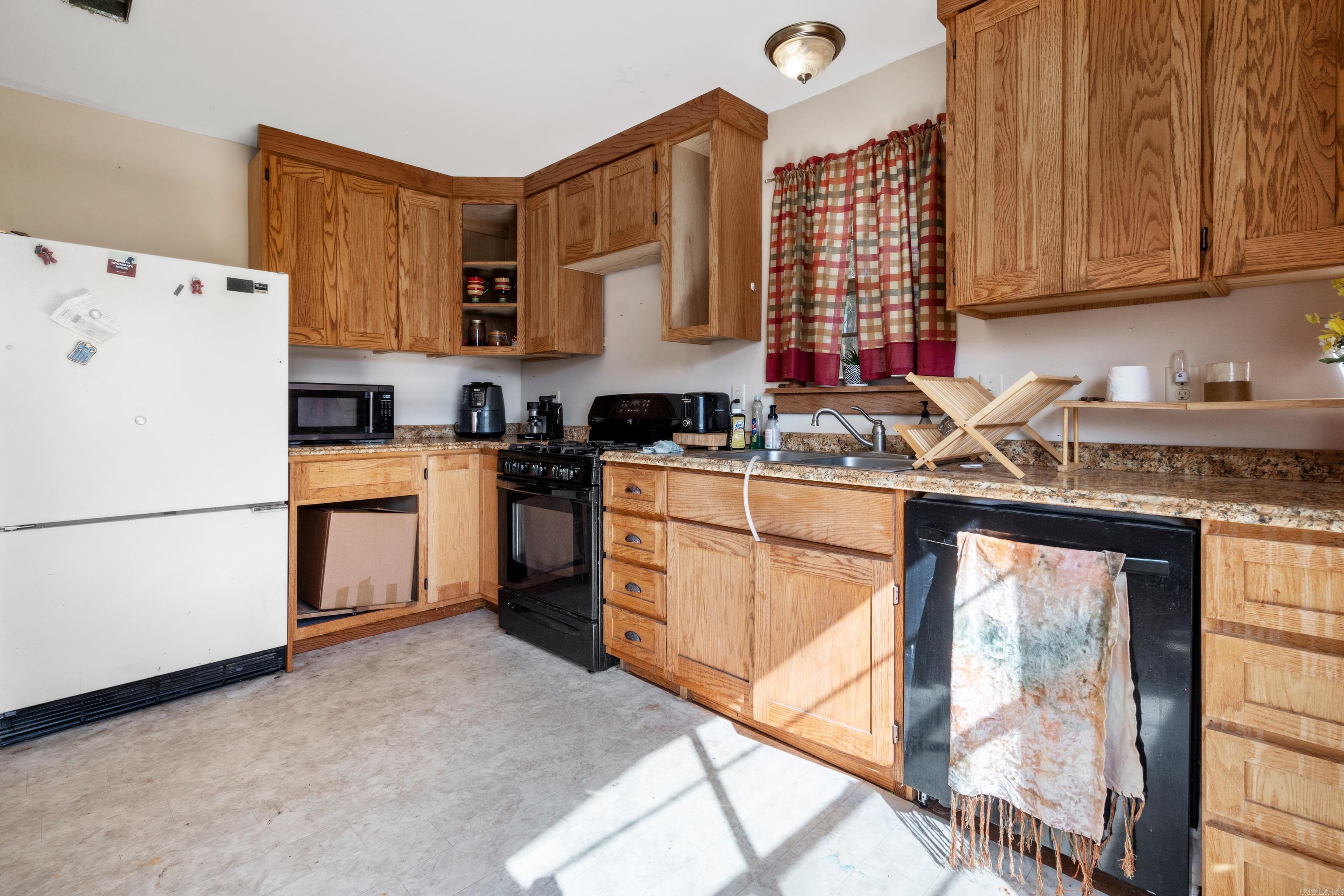 AYERS, HANK - Residential