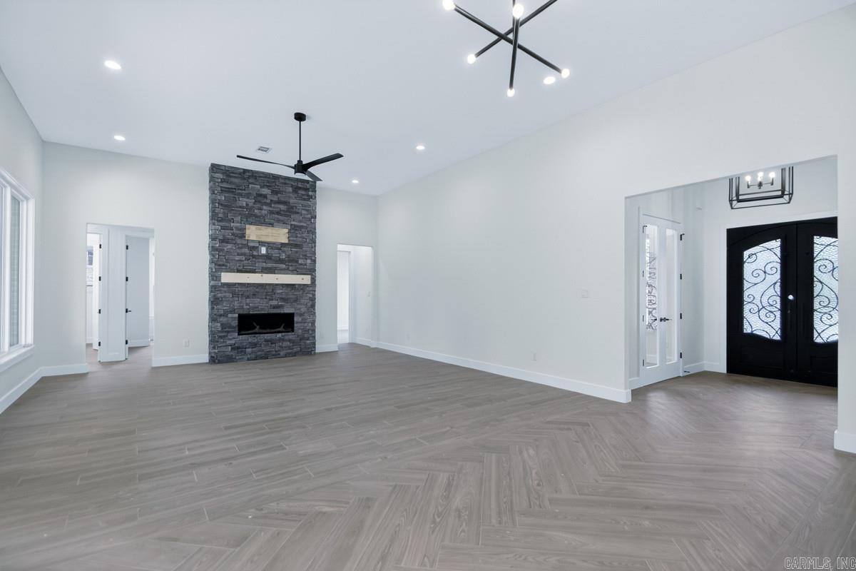 ARLINGTON PARK - Residential